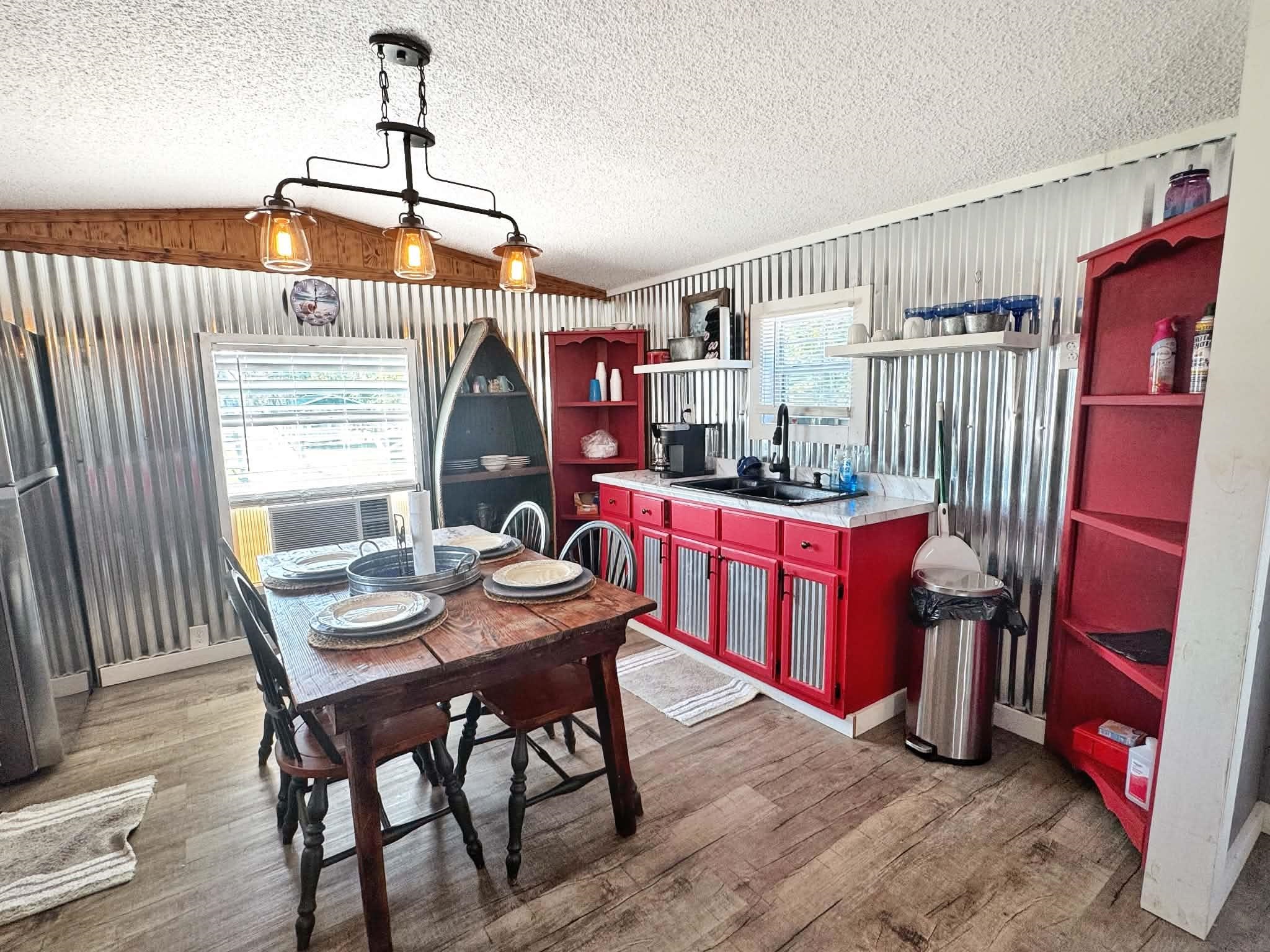 1295 Arnold Ln Property Photo 5