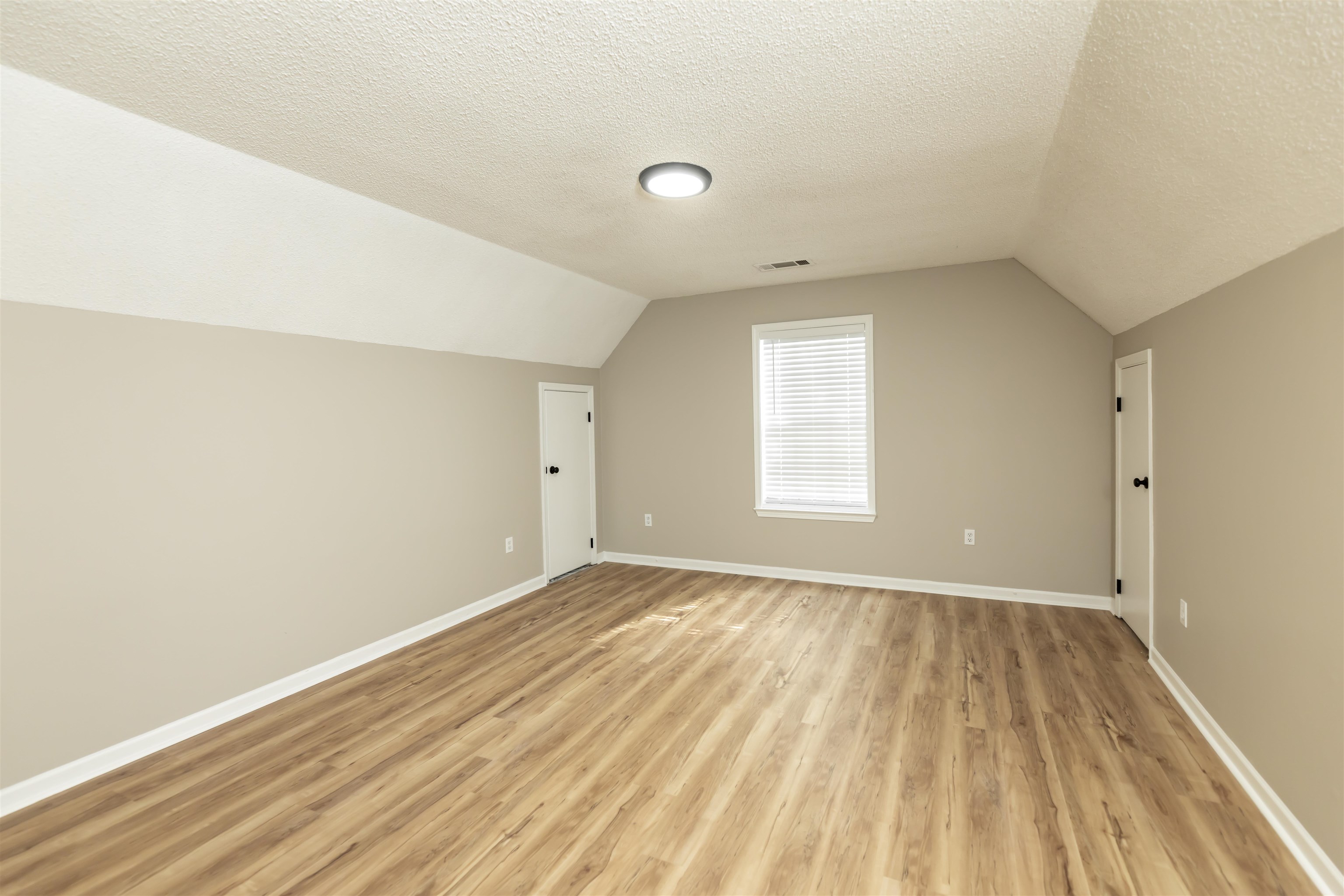9102 Valkrie Ln Property Photo 16