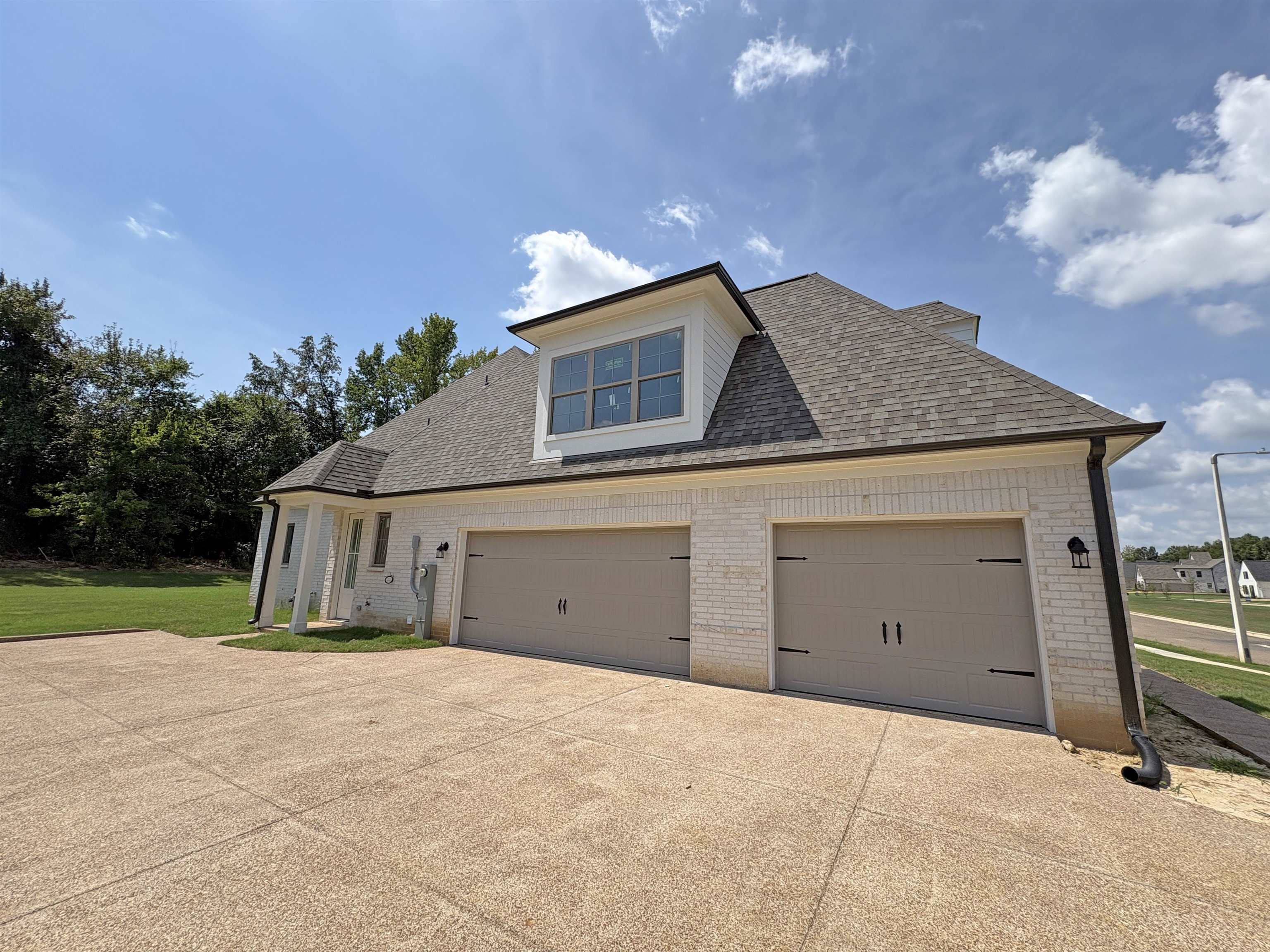 297 Rolling Grove Blvd Property Photo 2