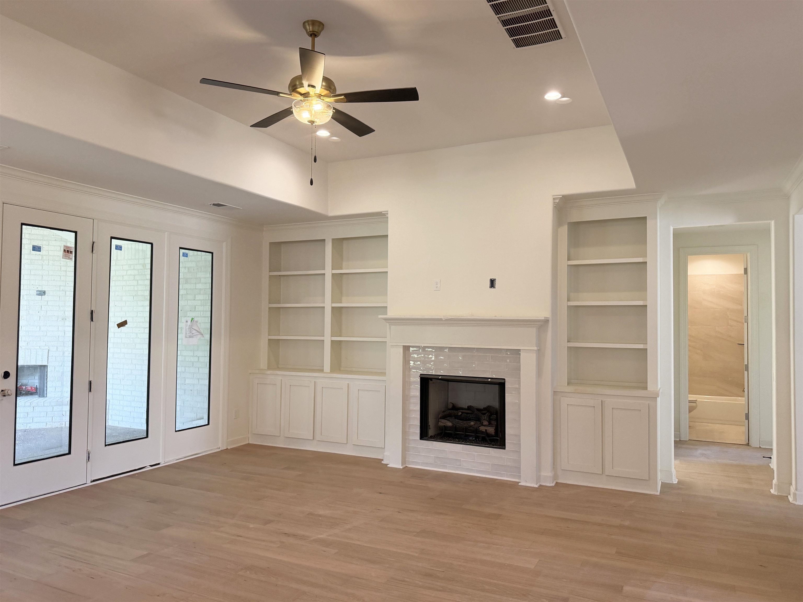 297 Rolling Grove Blvd Property Photo 4