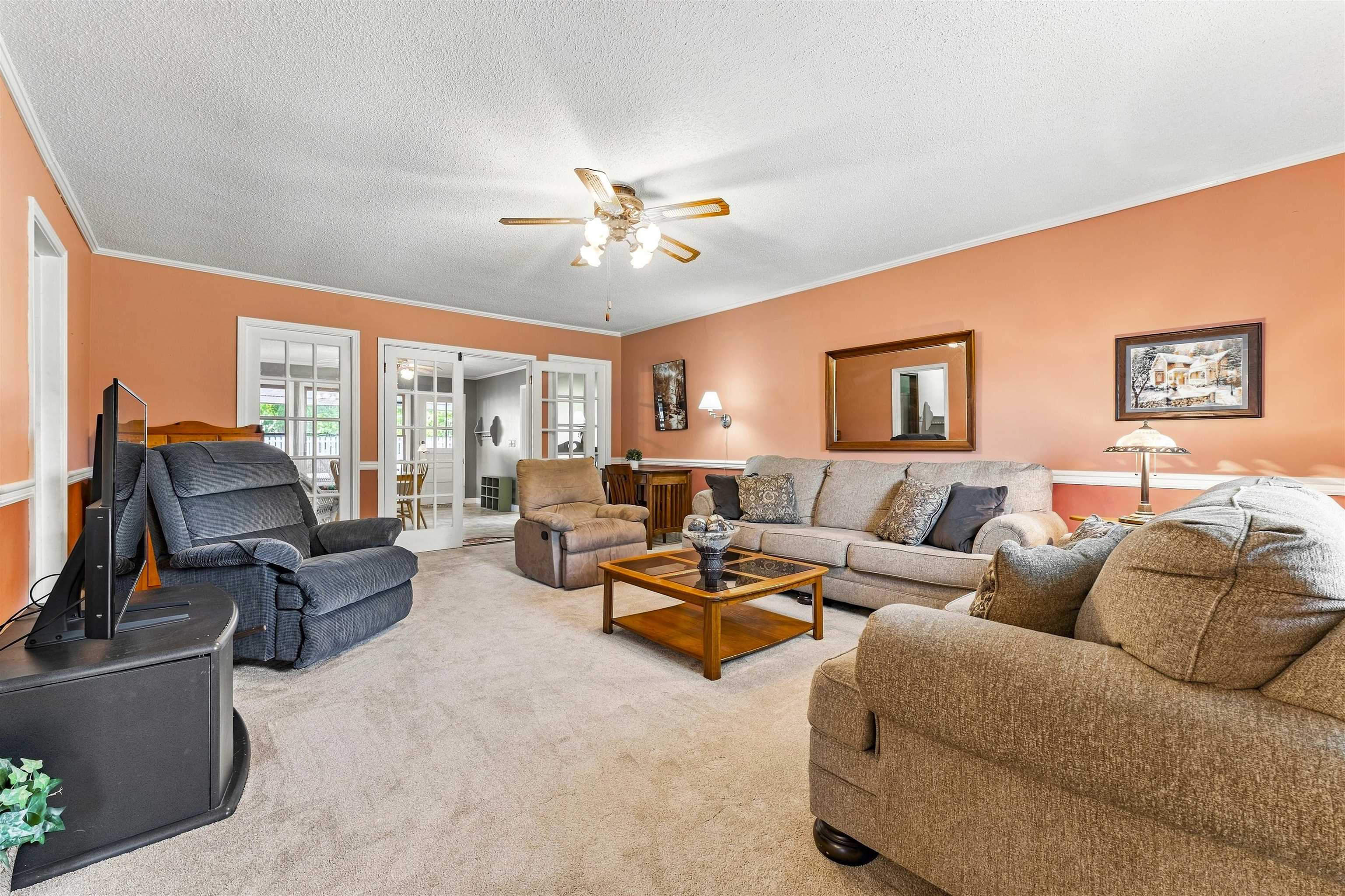 256 Anthony St Property Photo 4