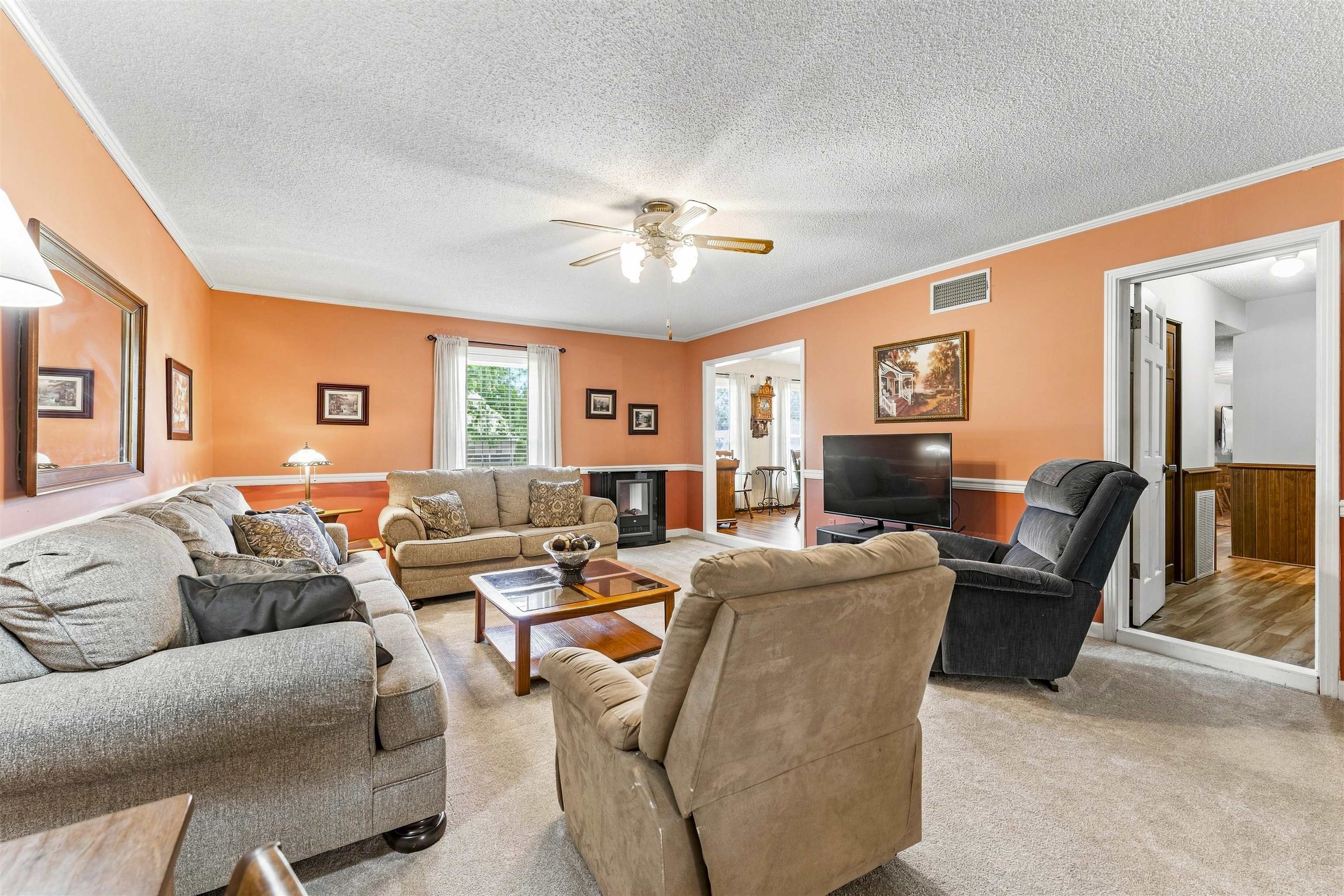256 Anthony St Property Photo 5