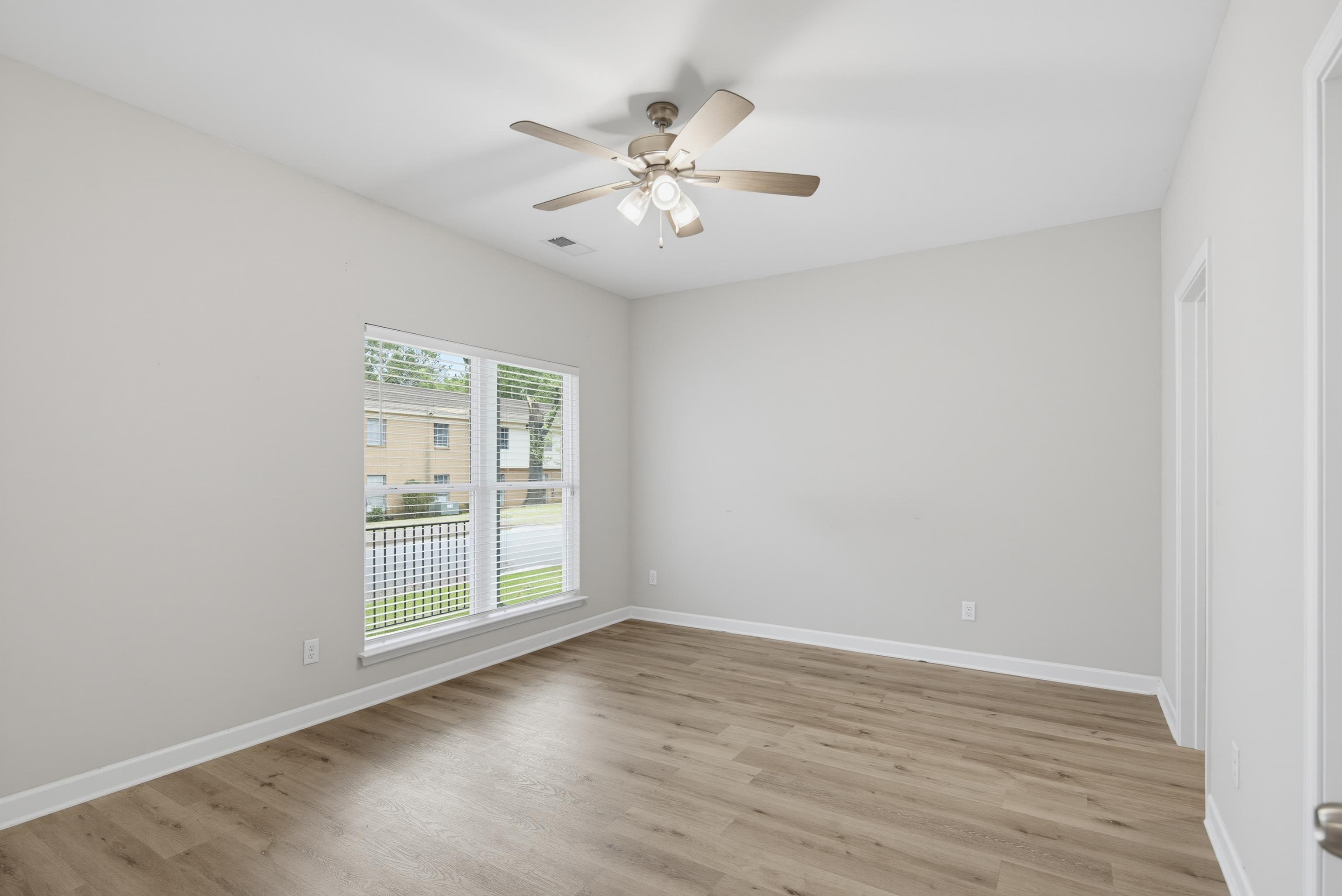 643 Patterson St Property Photo 15