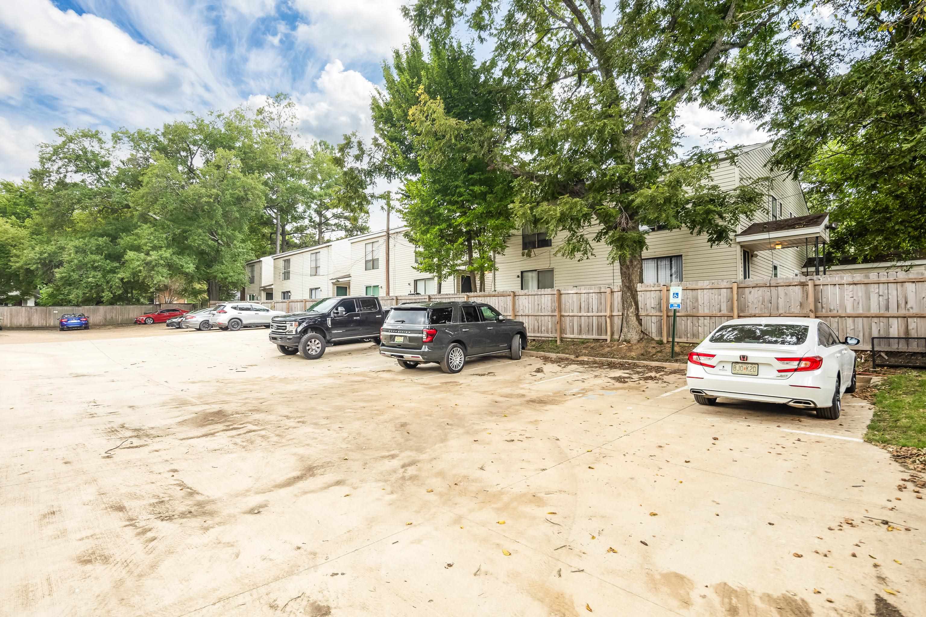 643 Patterson St Property Photo 31