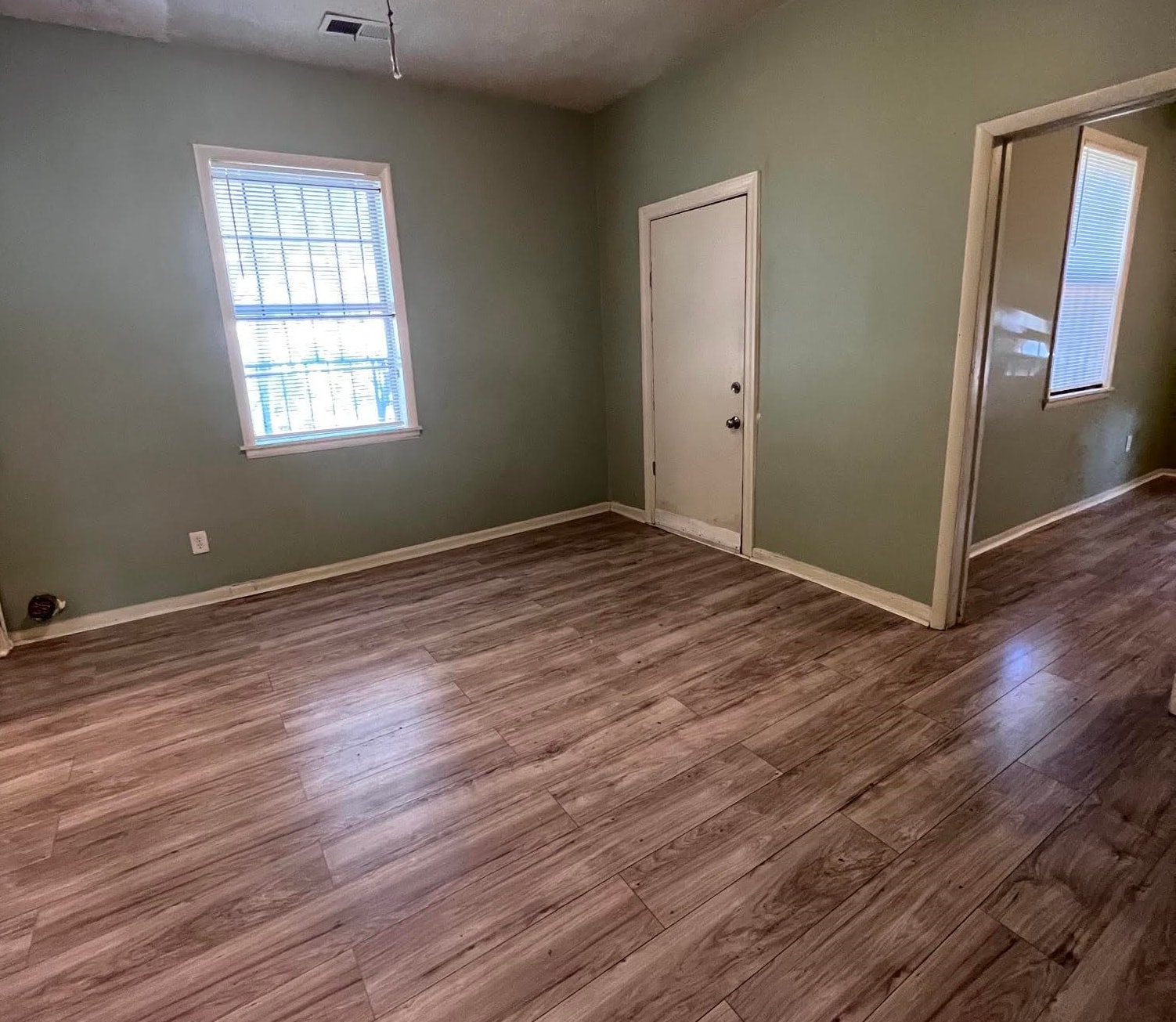 1409 Adelaide St Property Photo 5