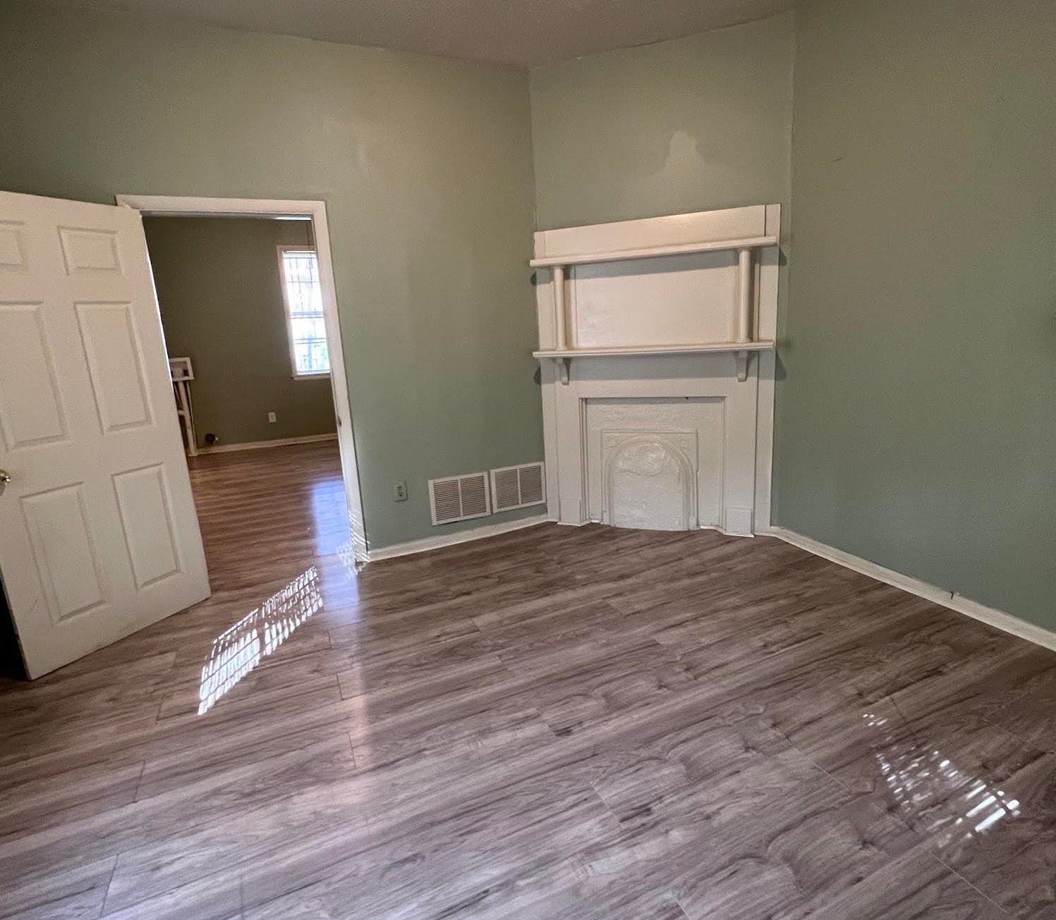 1409 Adelaide St Property Photo 6
