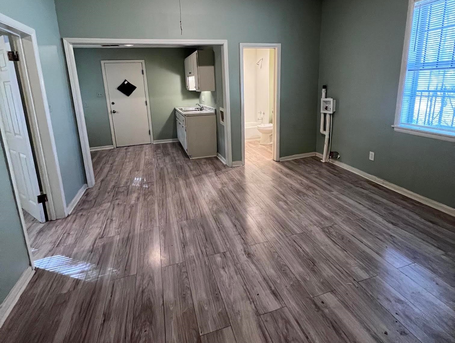 1409 Adelaide St Property Photo 7