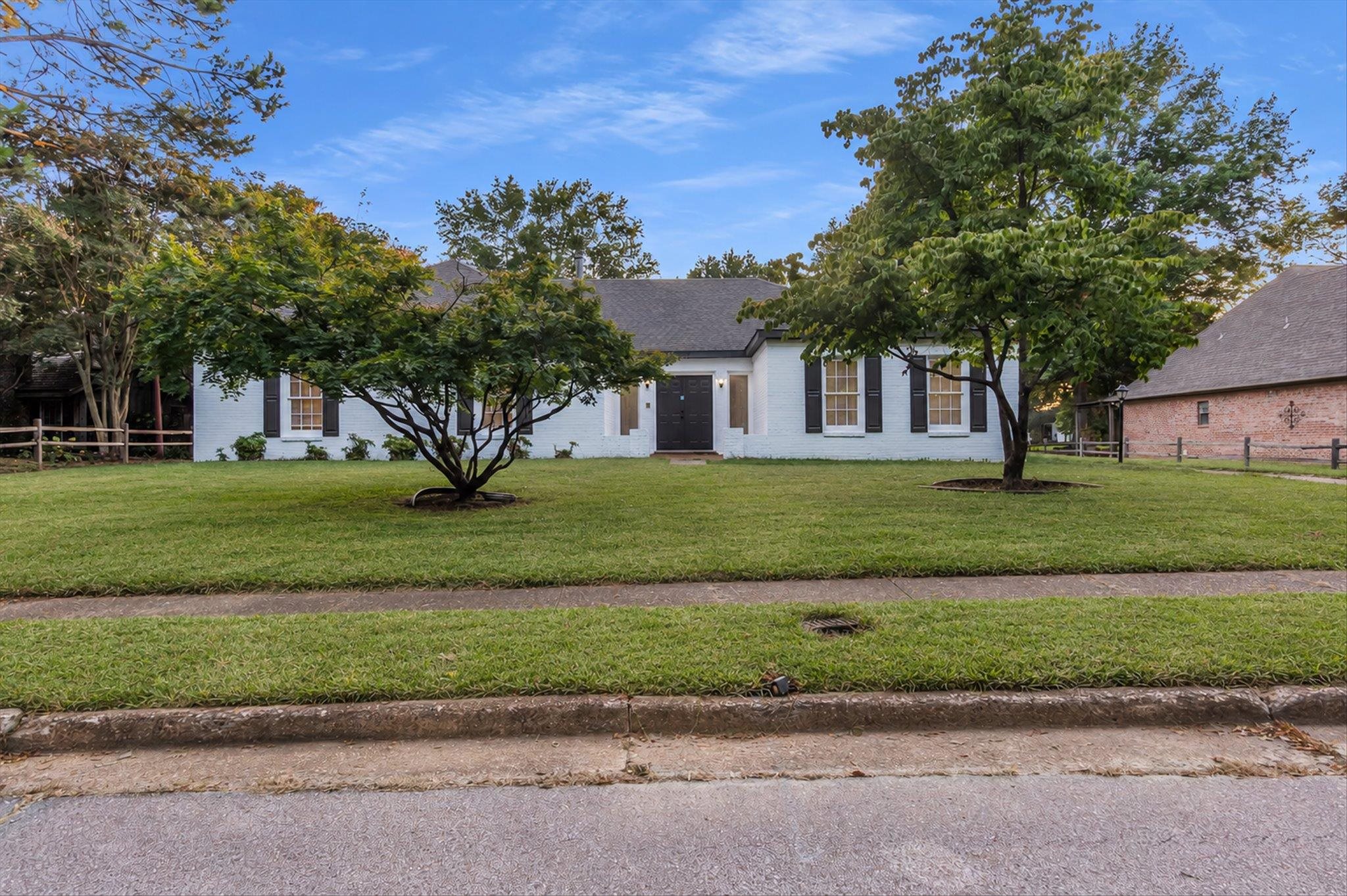 2355 Huntington Fwy Property Photo 4