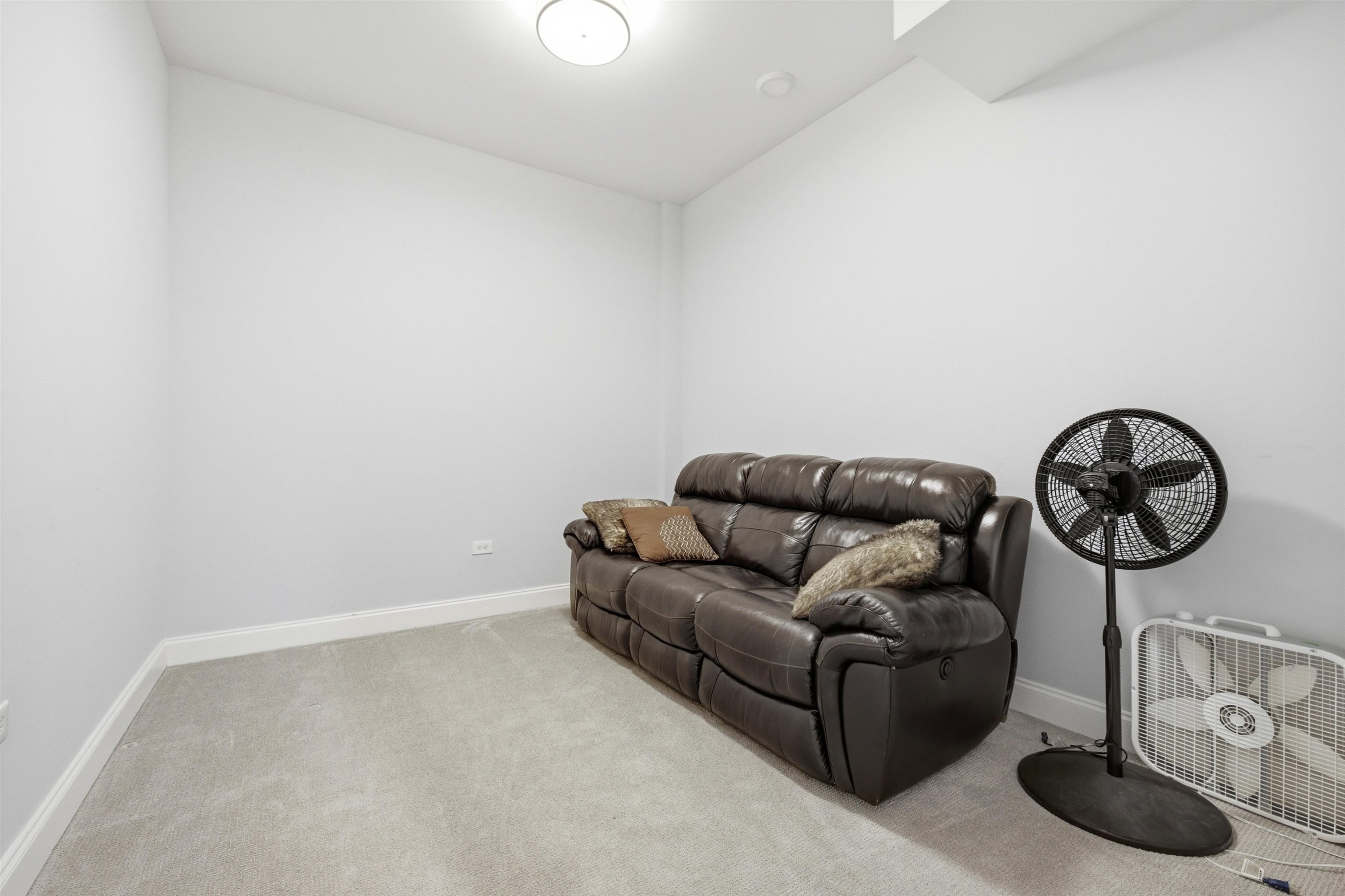 717 Riverside Dr 1302 Property Photo 35
