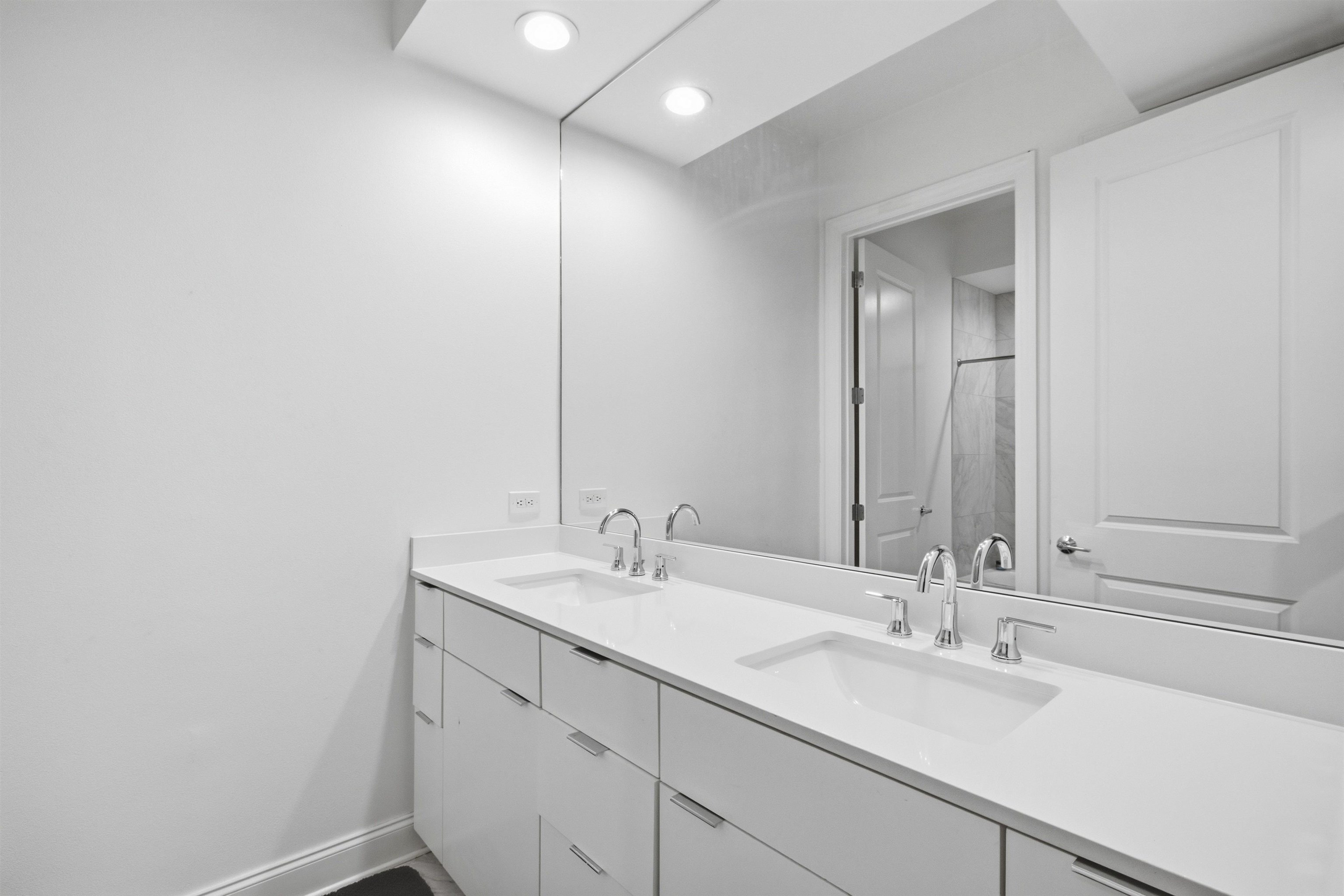 717 Riverside Dr 1302 Property Photo 37