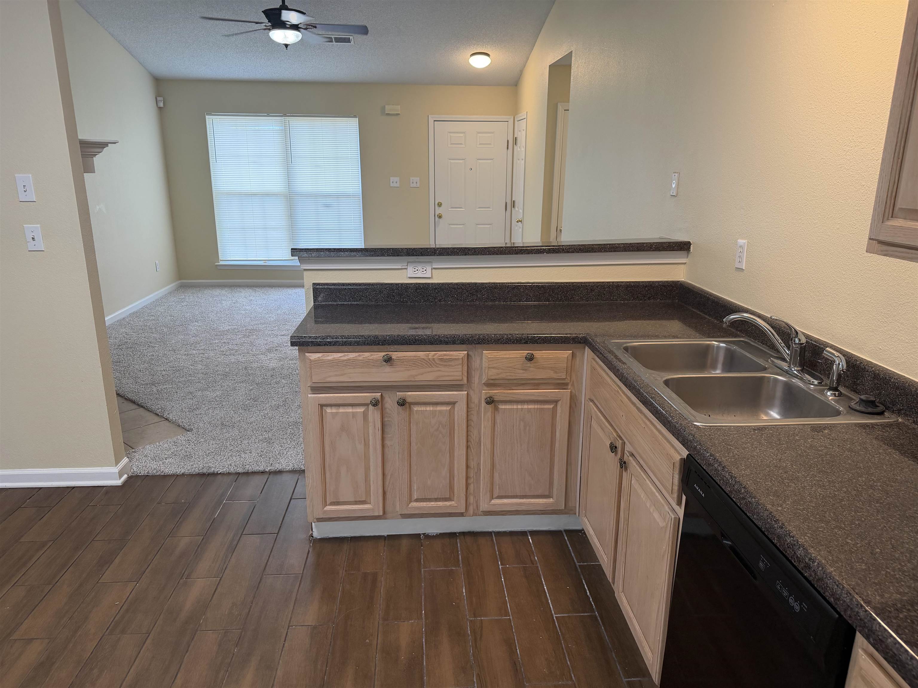 4921 Top Notch Loop Property Photo 4