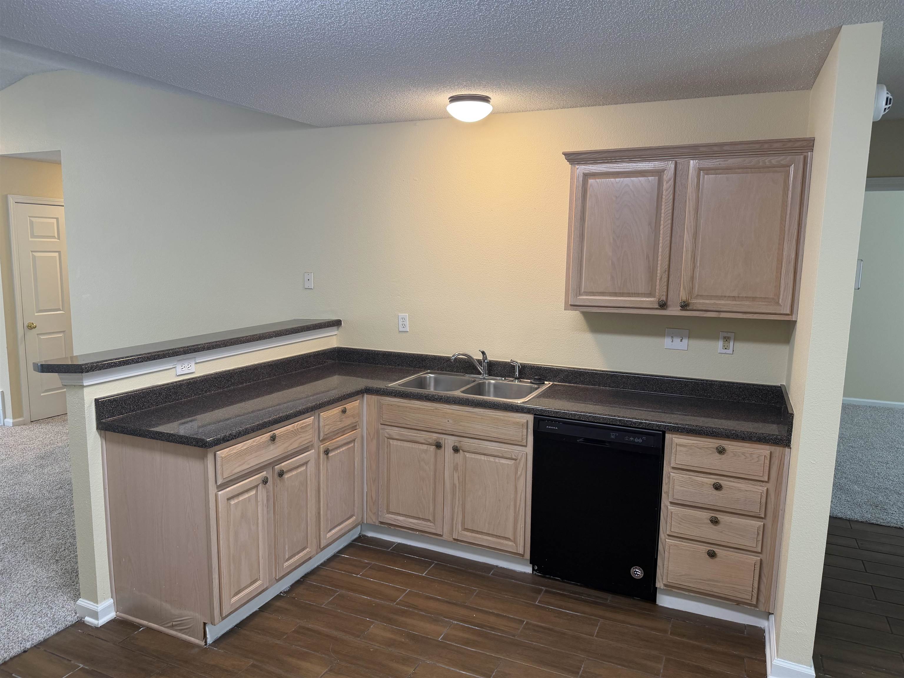 4921 Top Notch Loop Property Photo 6