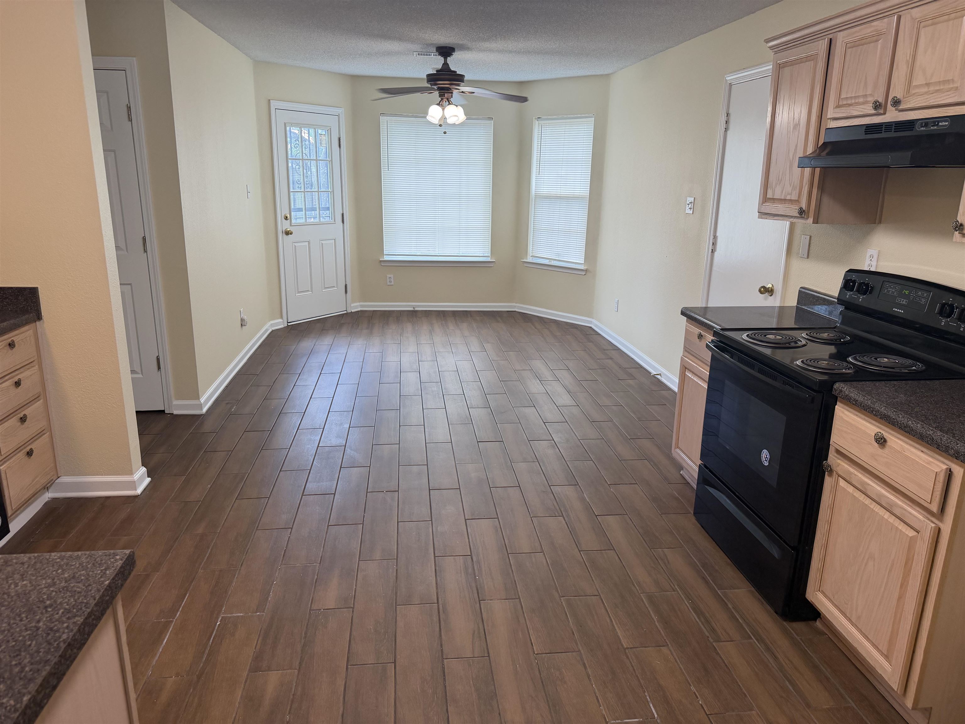 4921 Top Notch Loop Property Photo 8