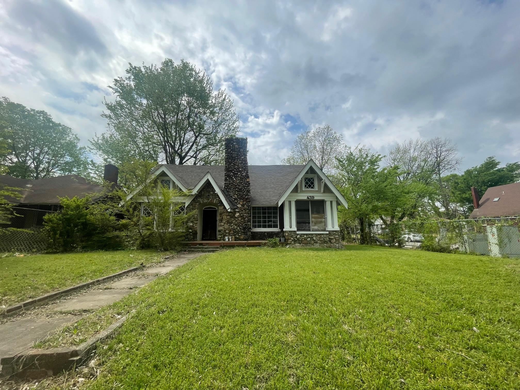 439 S Parkway Ave Property Photo 1