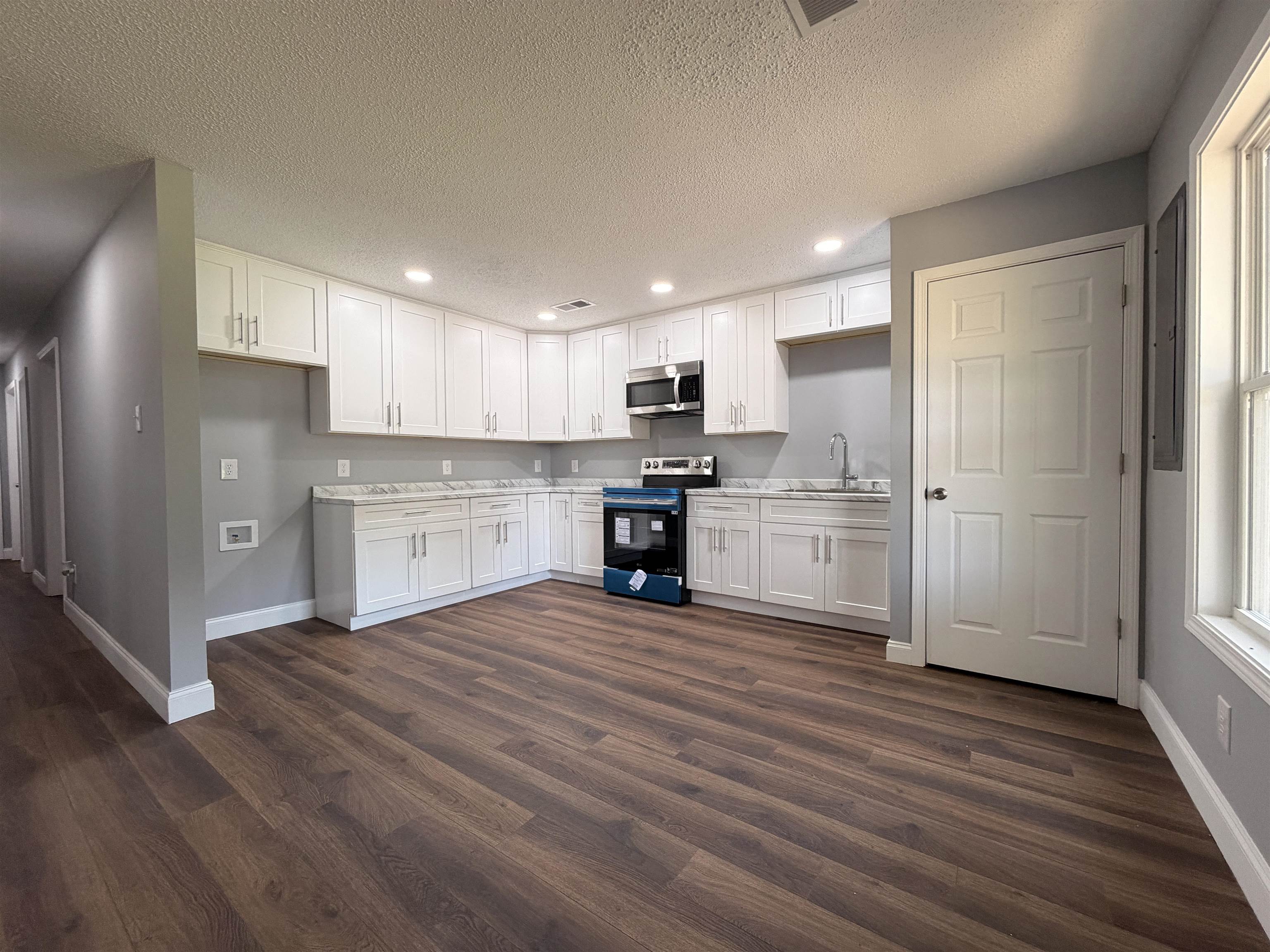 1320 Hornbrook St Property Photo 5