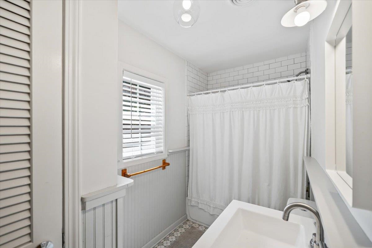 537 Leonora Dr Property Photo 16