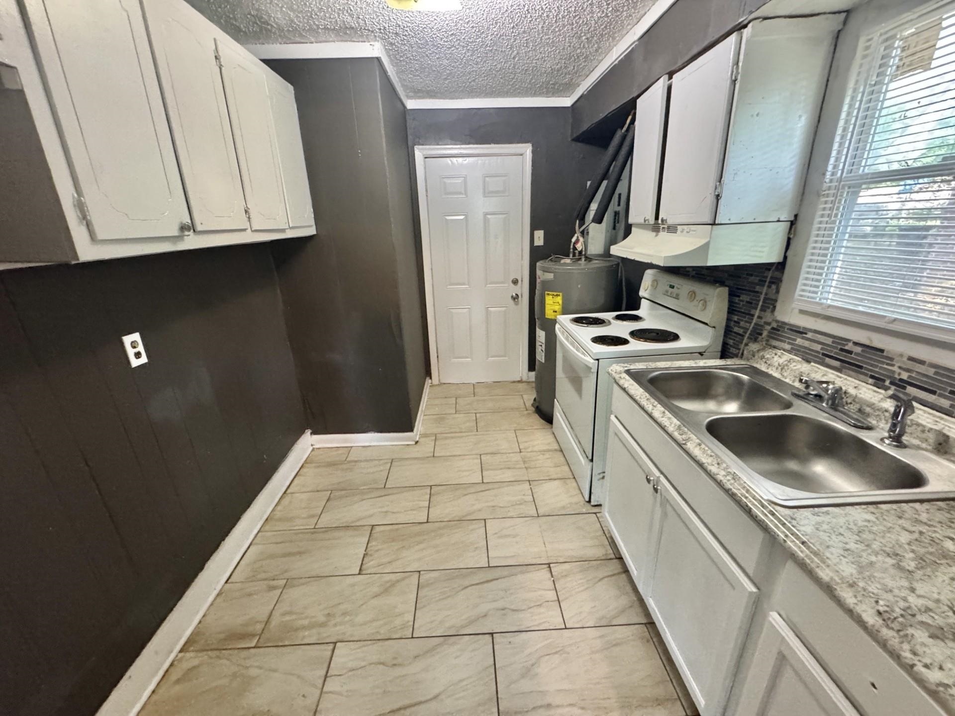 1565 Havana St Property Photo 5