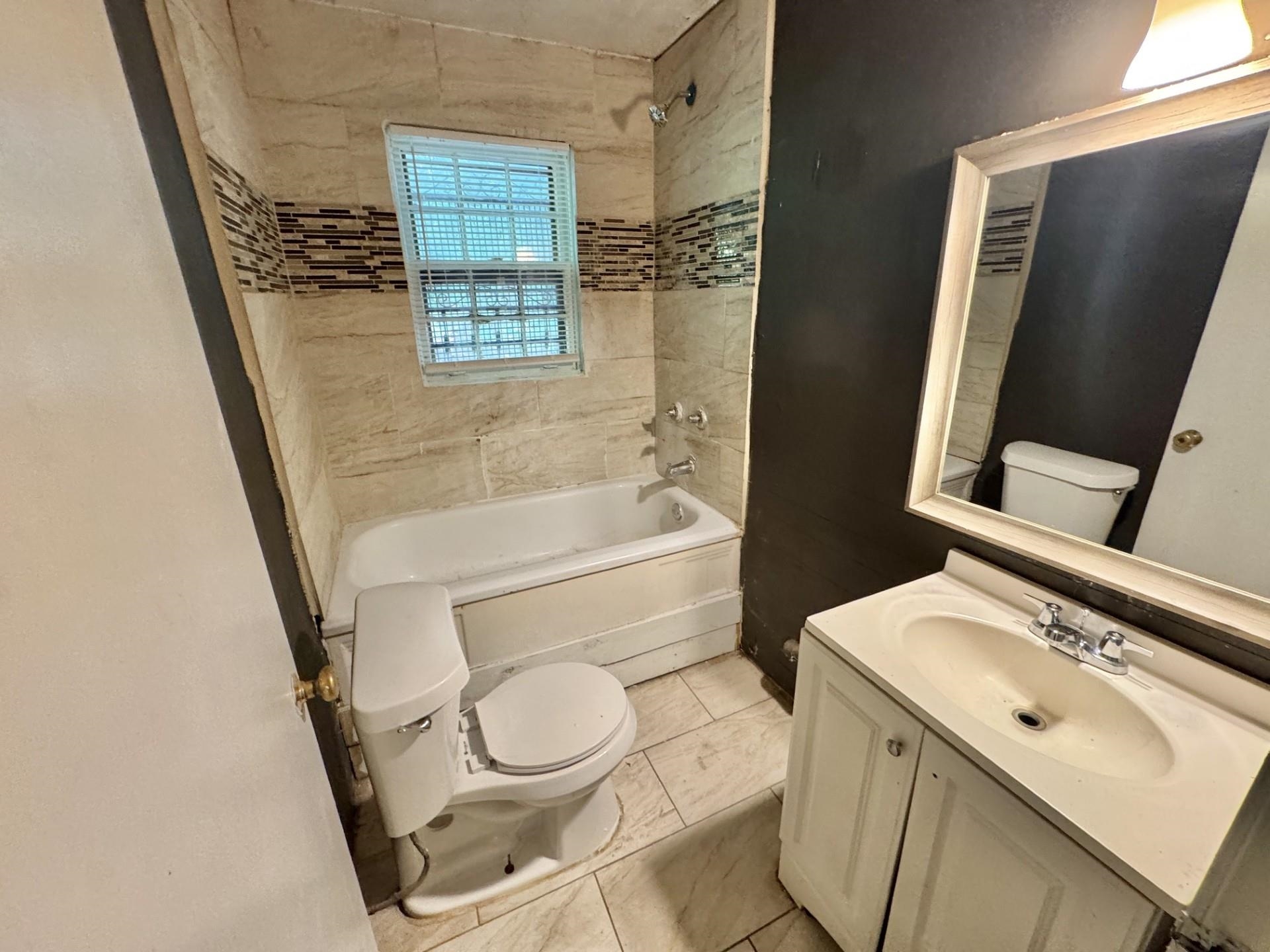 1565 Havana St Property Photo 9