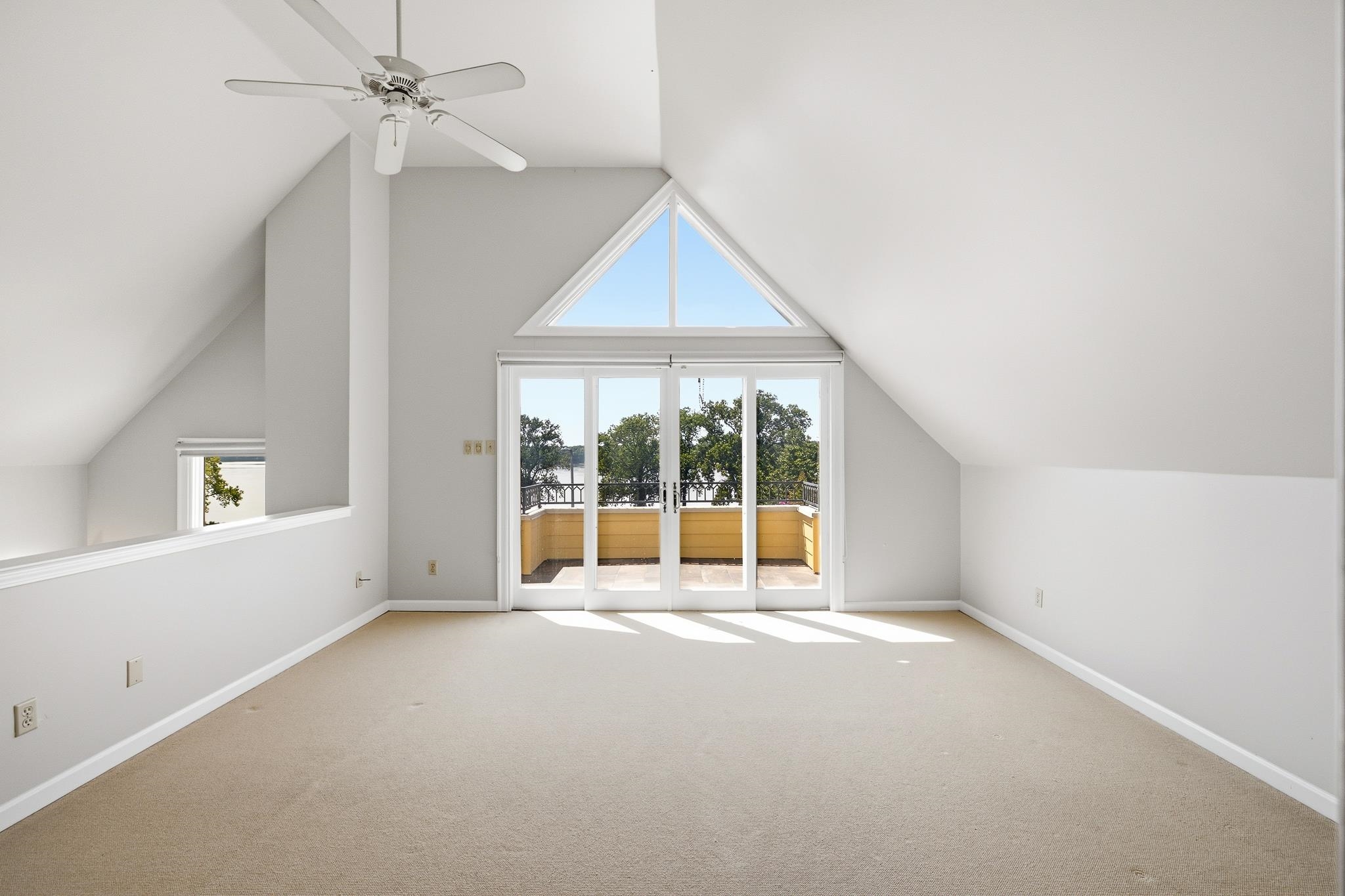 954 Island Dr Property Photo 25