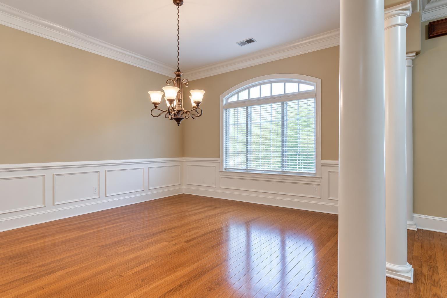 11095 Latting Rd Property Photo 5