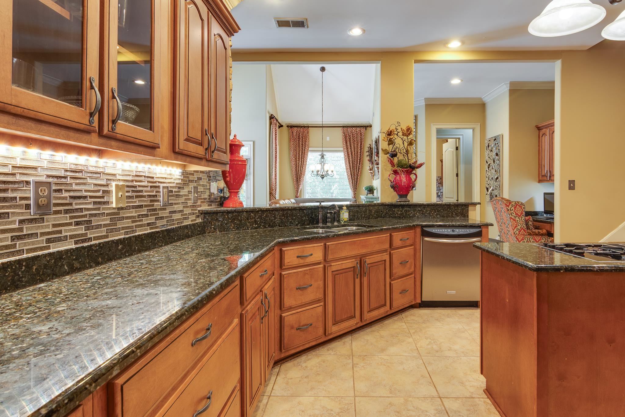 11095 Latting Rd Property Photo 8