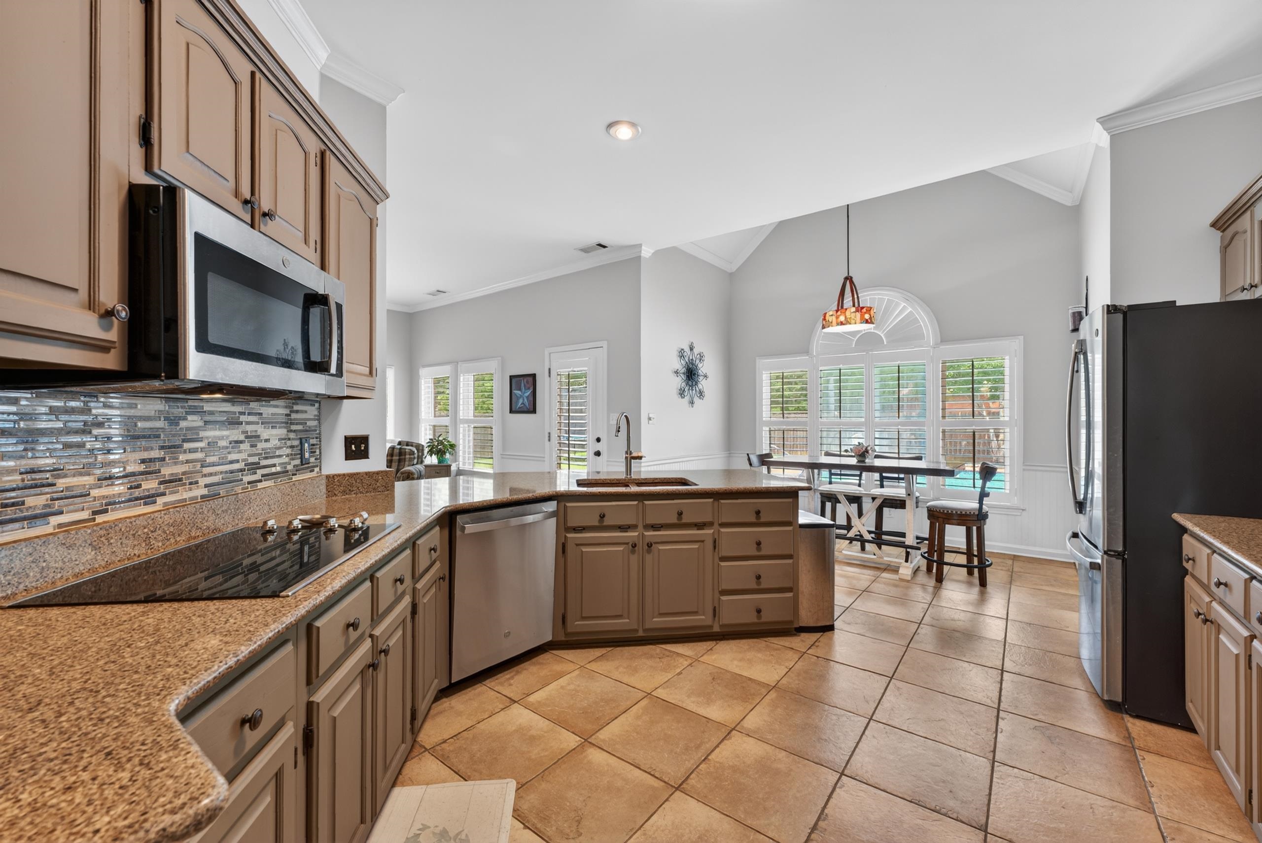 1572 John Ridge Dr Property Photo 3