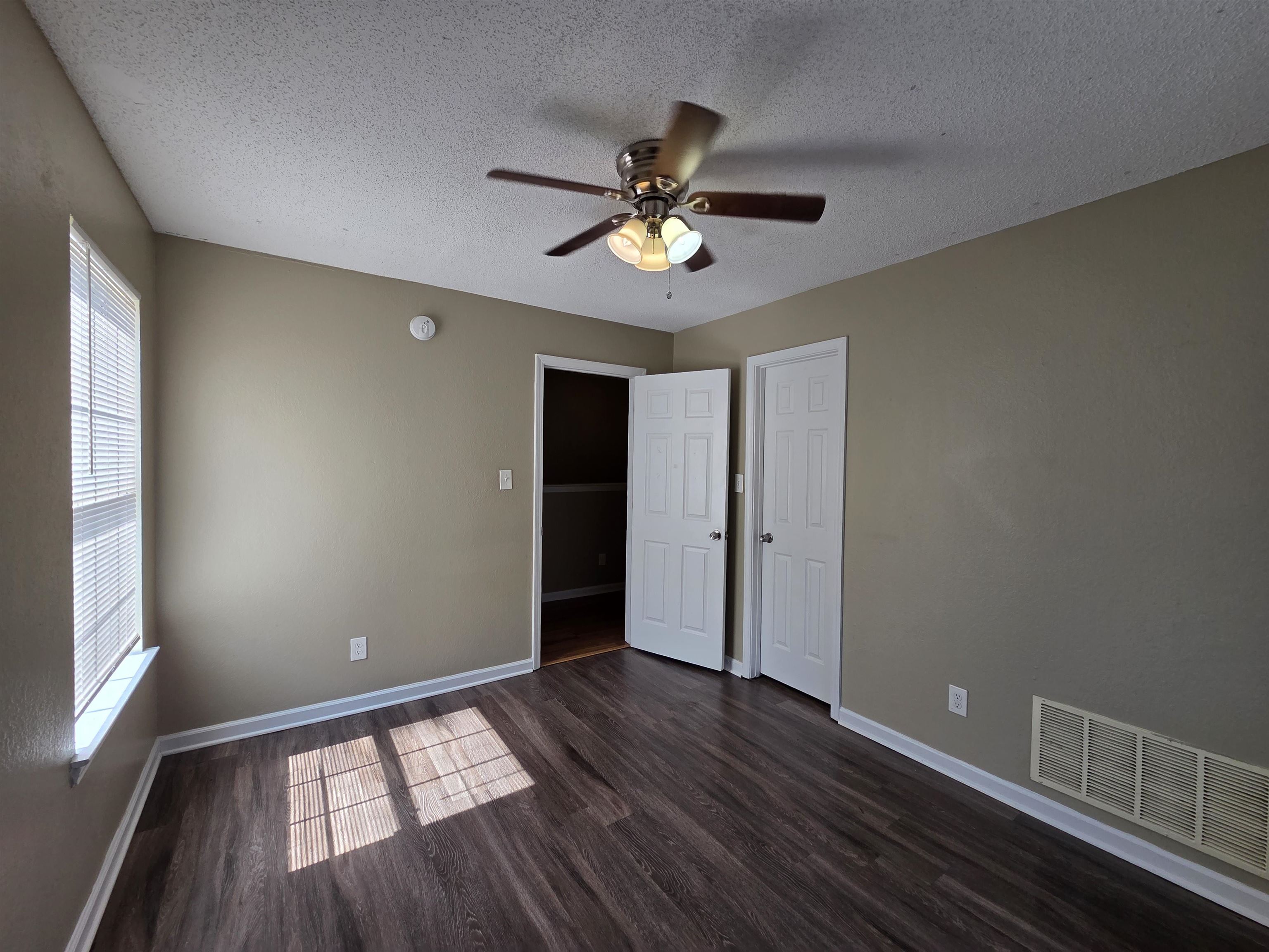 4866 Royal Run Dr Property Photo 3