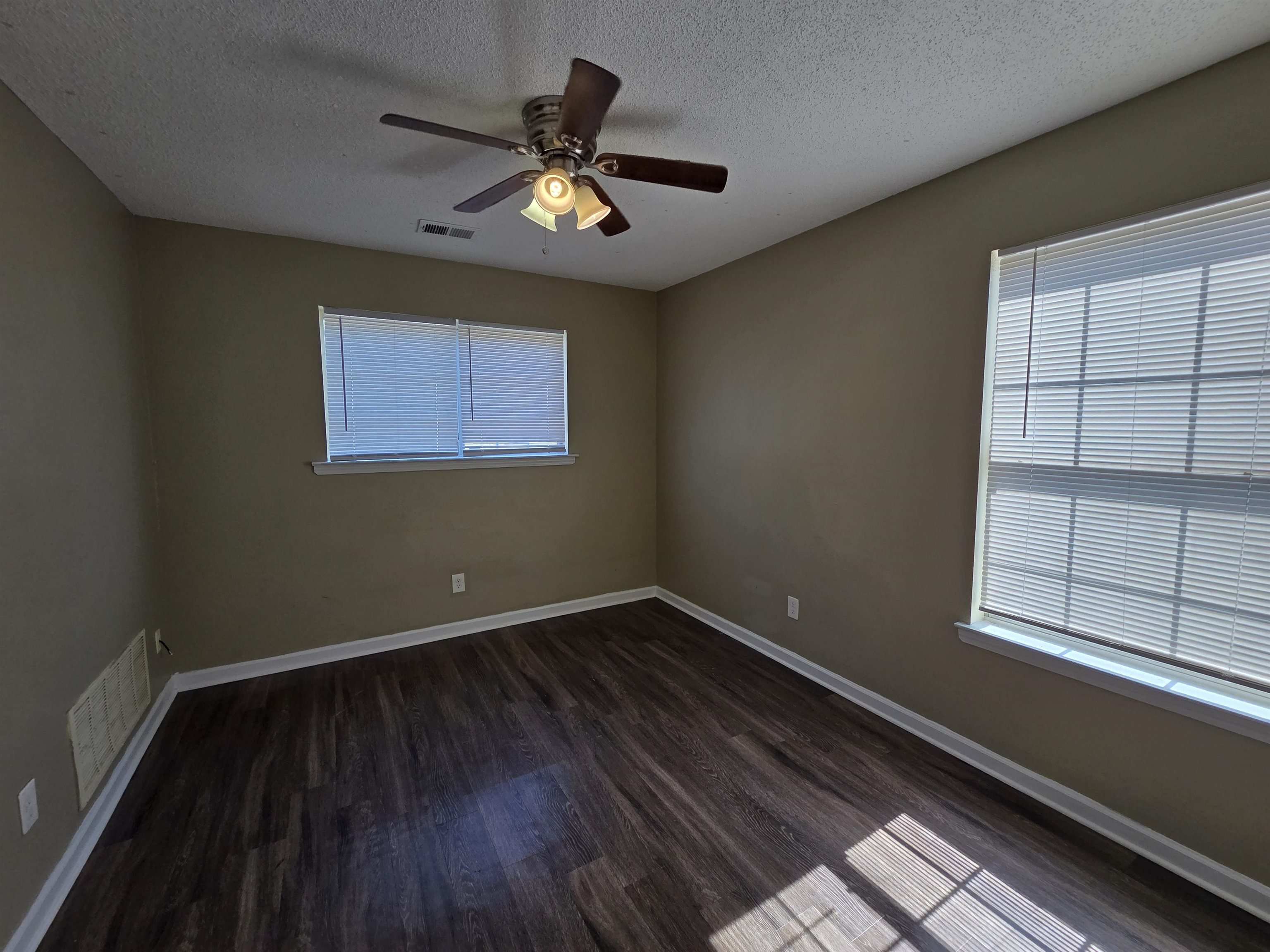 4866 Royal Run Dr Property Photo 4