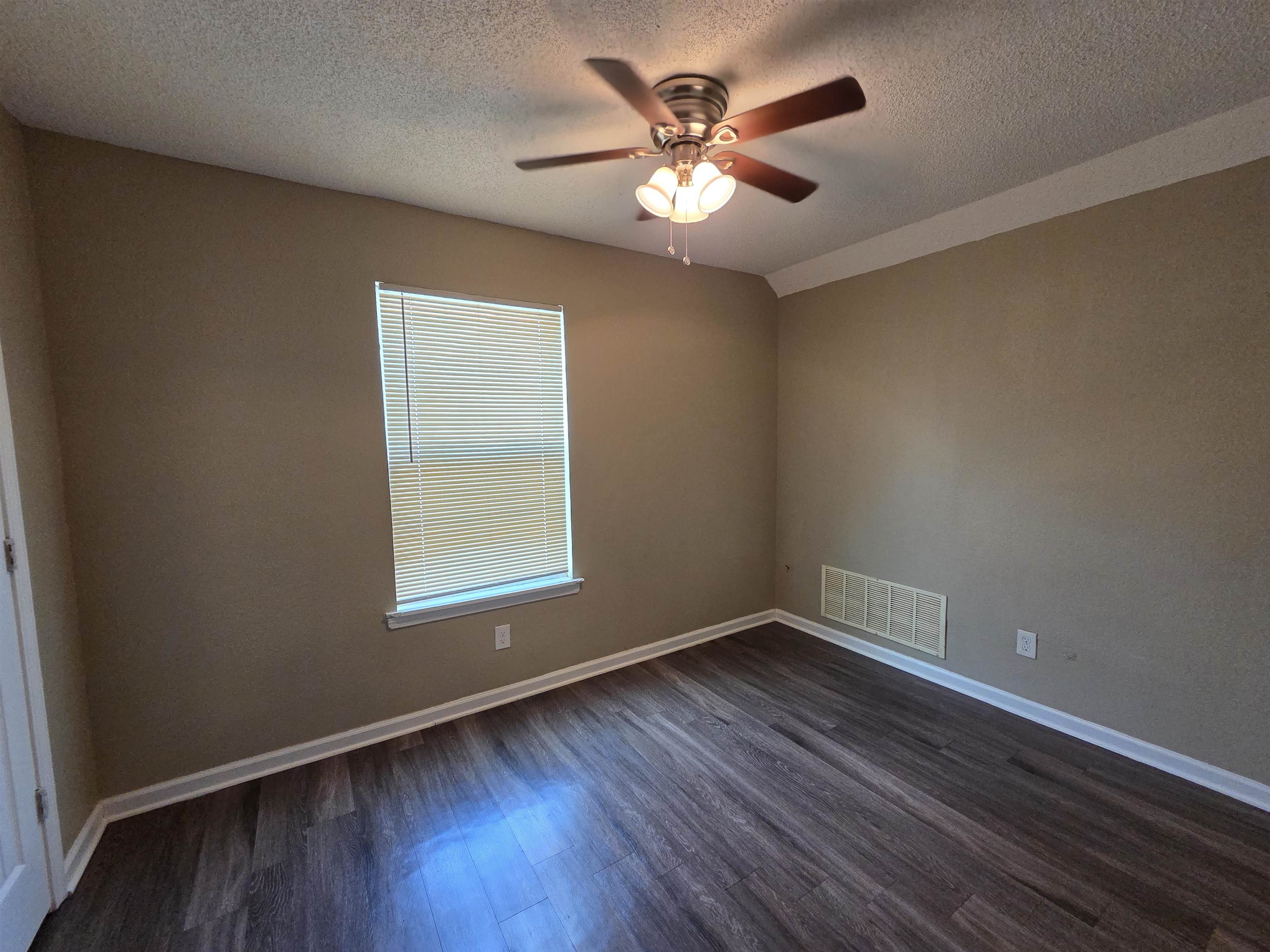 4866 Royal Run Dr Property Photo 8