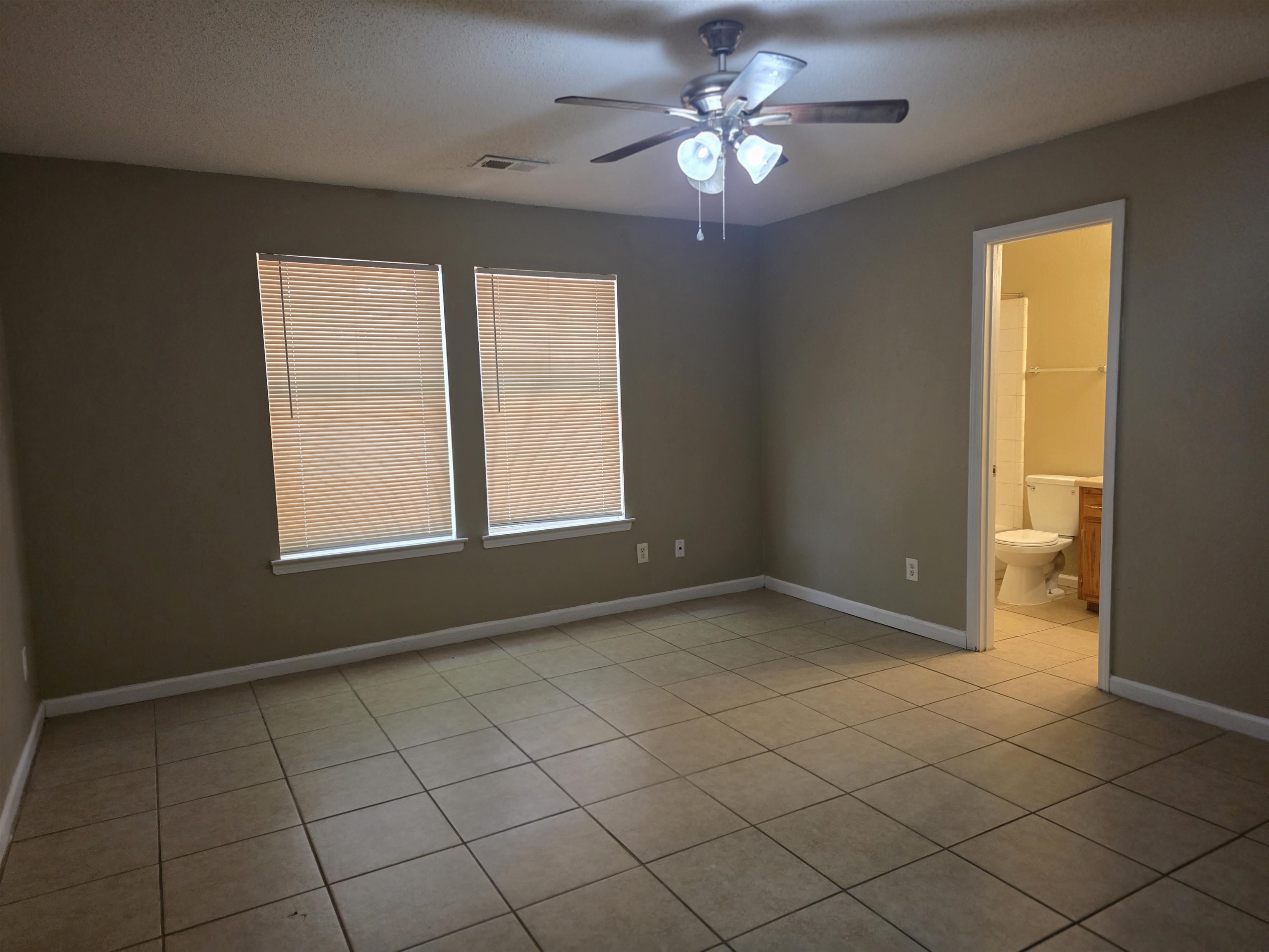 4866 Royal Run Dr Property Photo 18