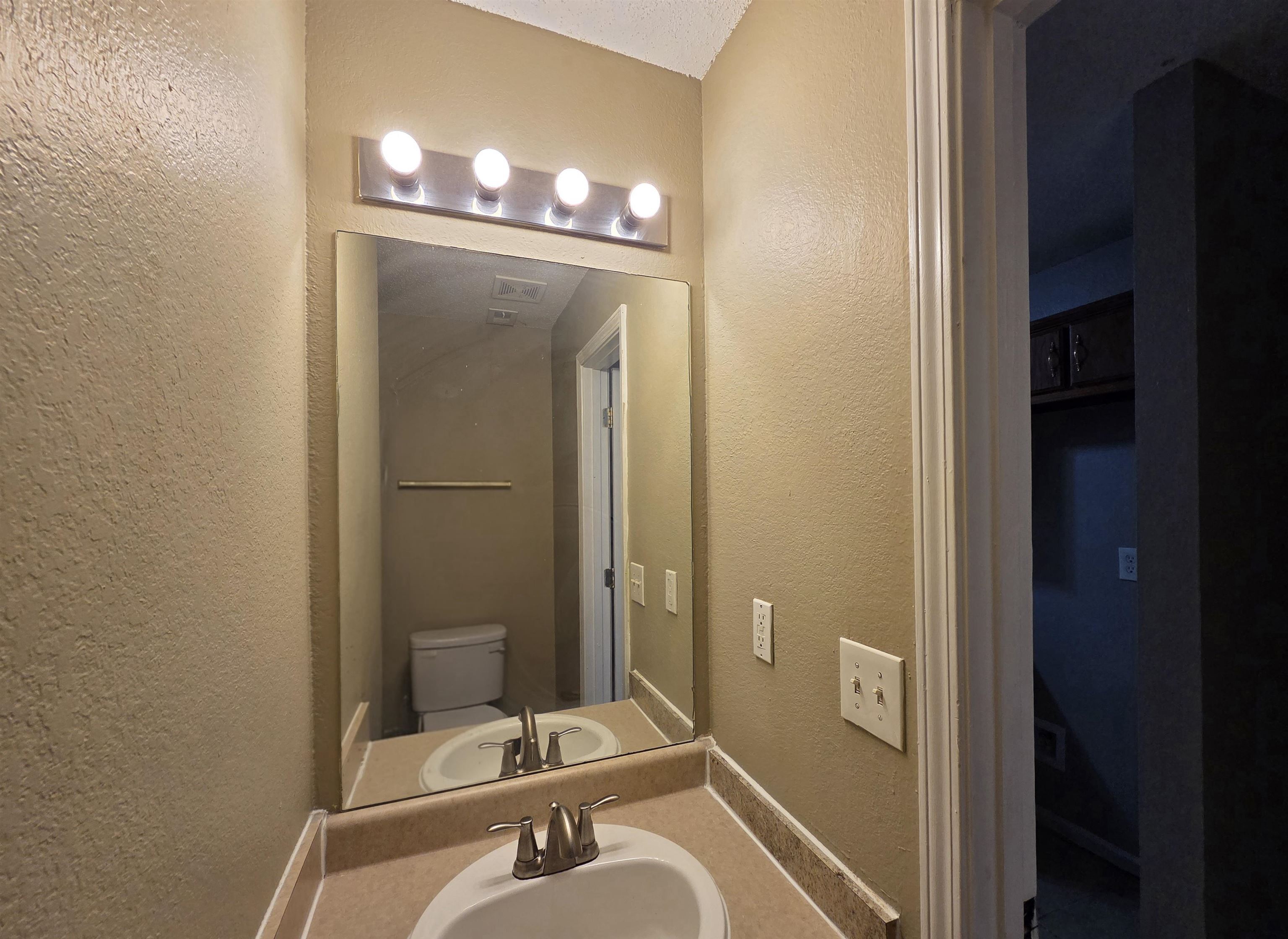 4866 Royal Run Dr Property Photo 22