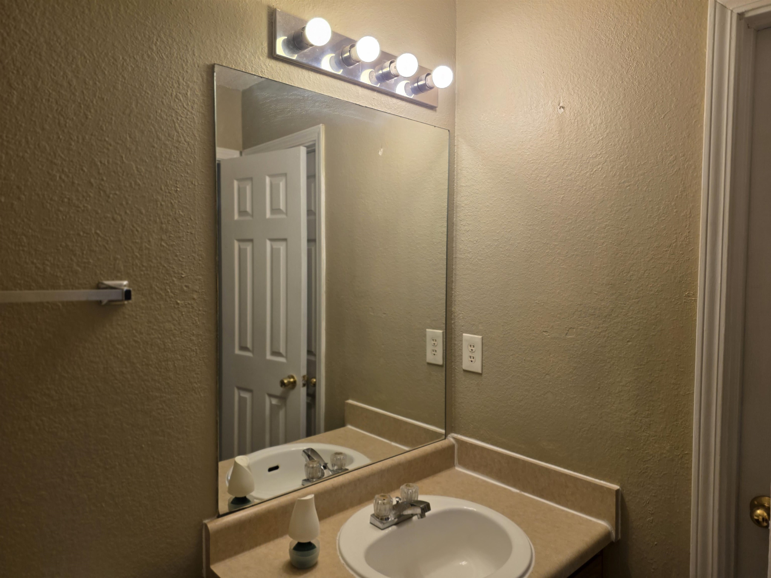 4866 Royal Run Dr Property Photo 24
