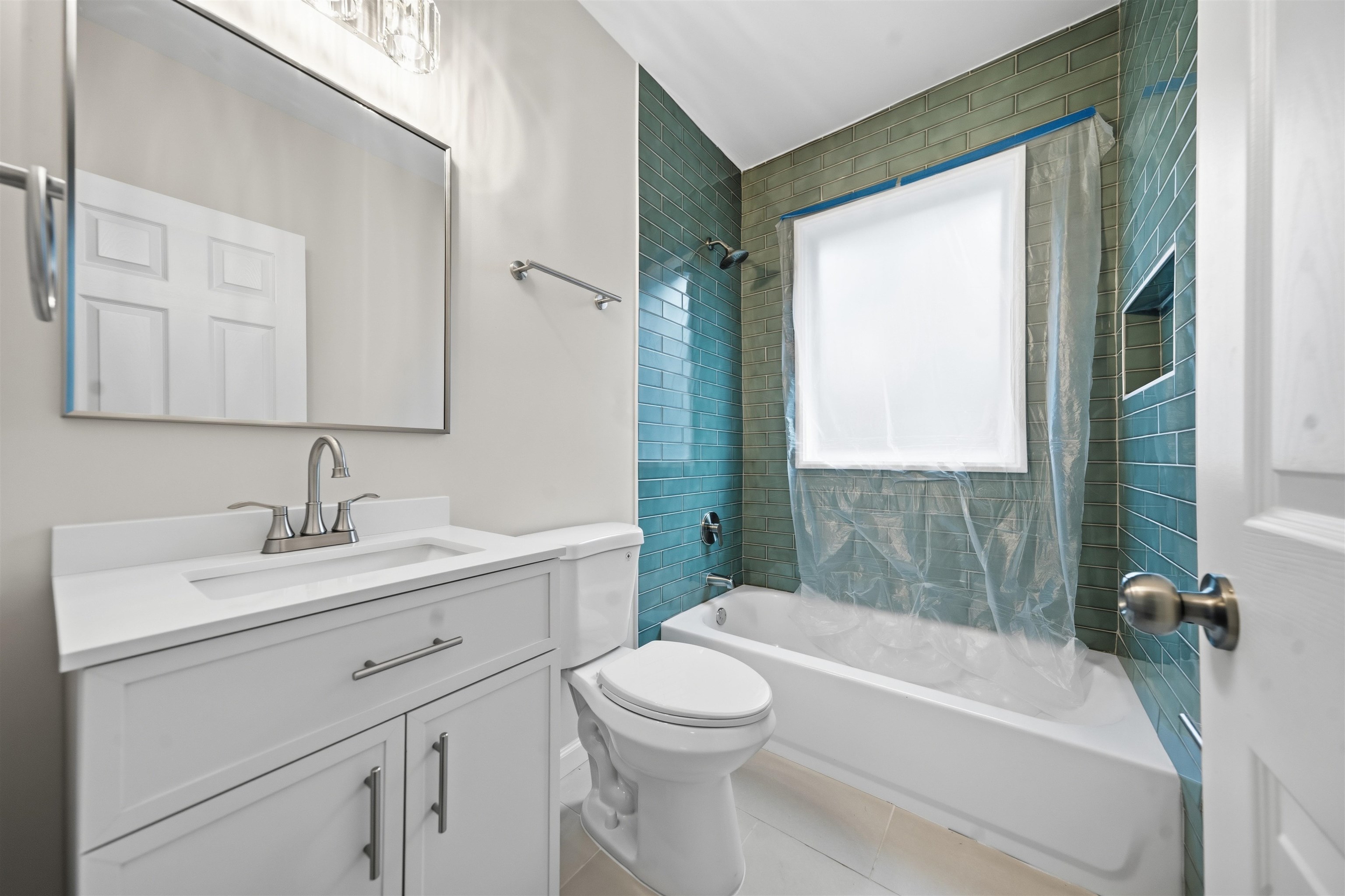 258 N Hollywood St Property Photo 3