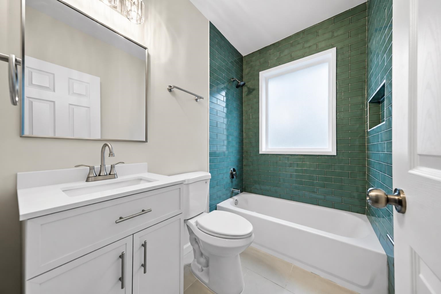 258 N Hollywood St Property Photo 3