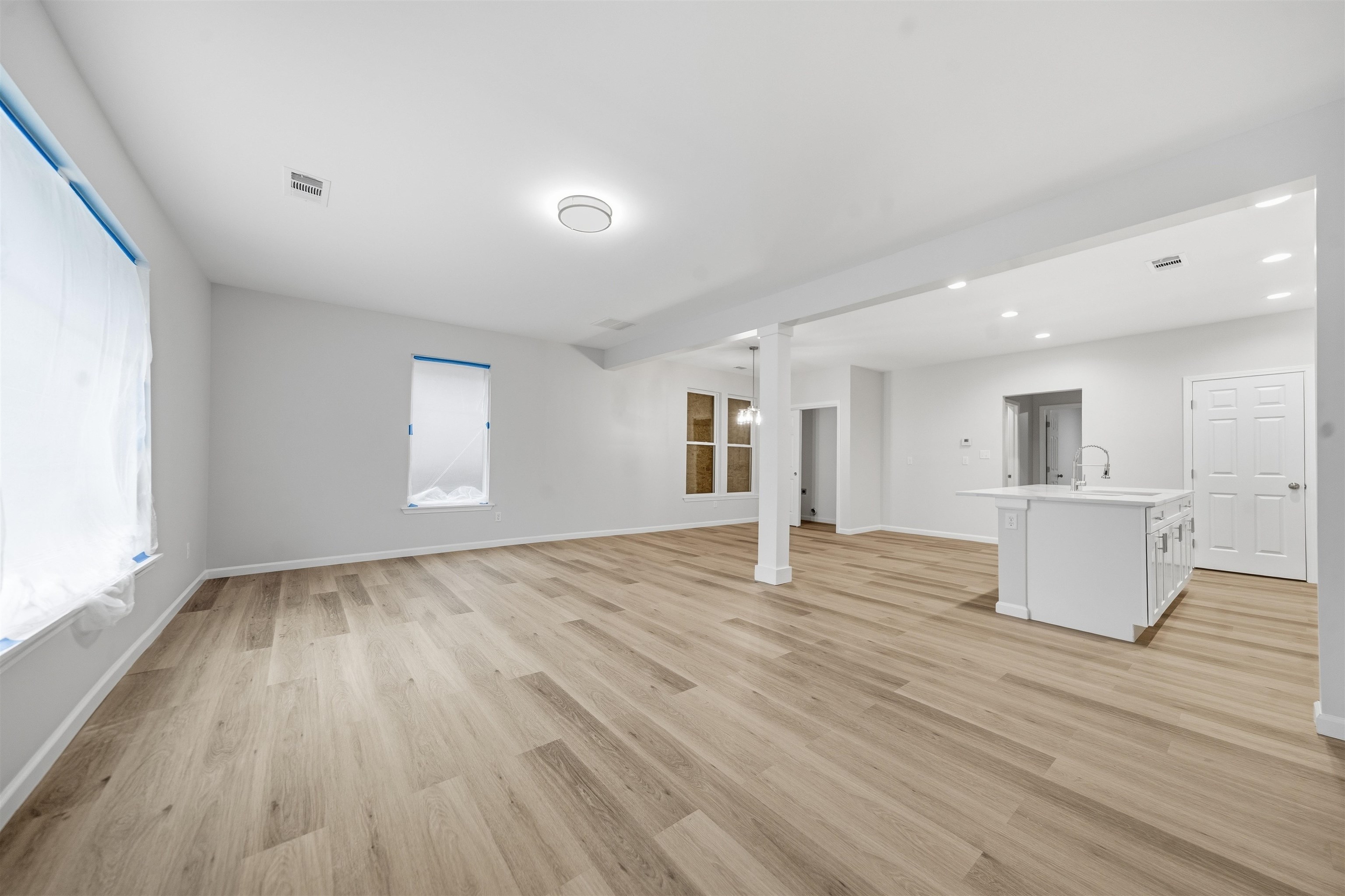 258 N Hollywood St Property Photo 4