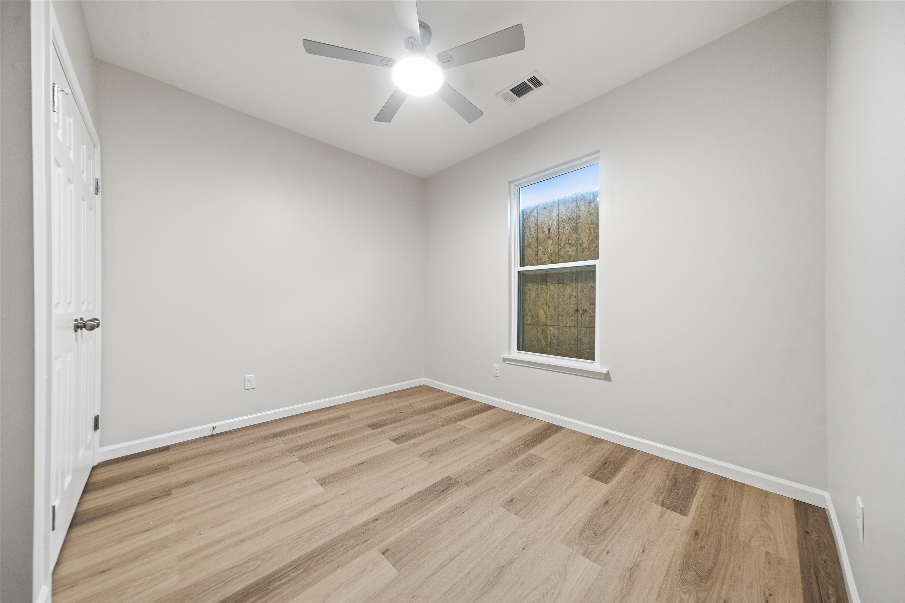 258 N Hollywood St Property Photo 6