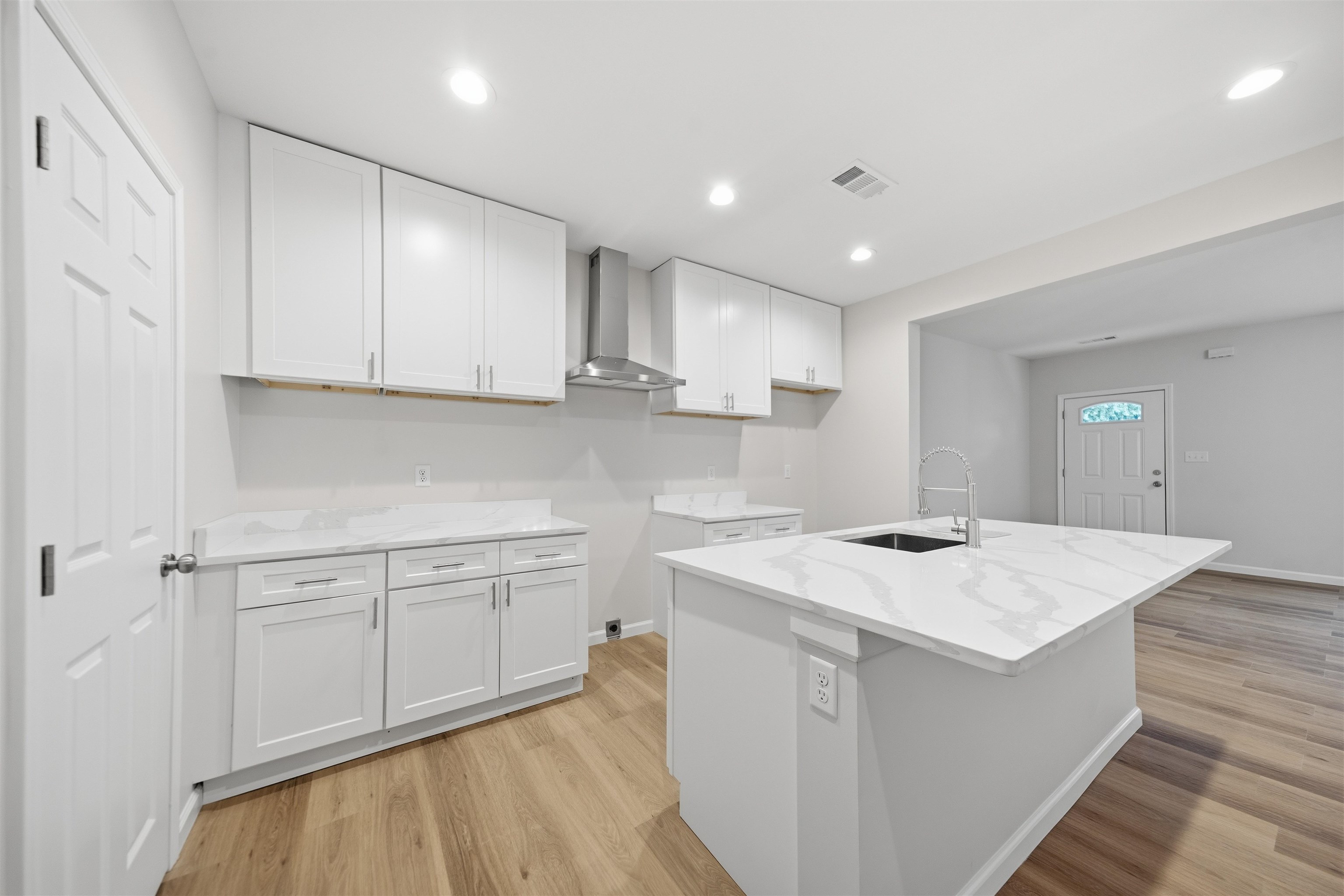 258 N Hollywood St Property Photo 8