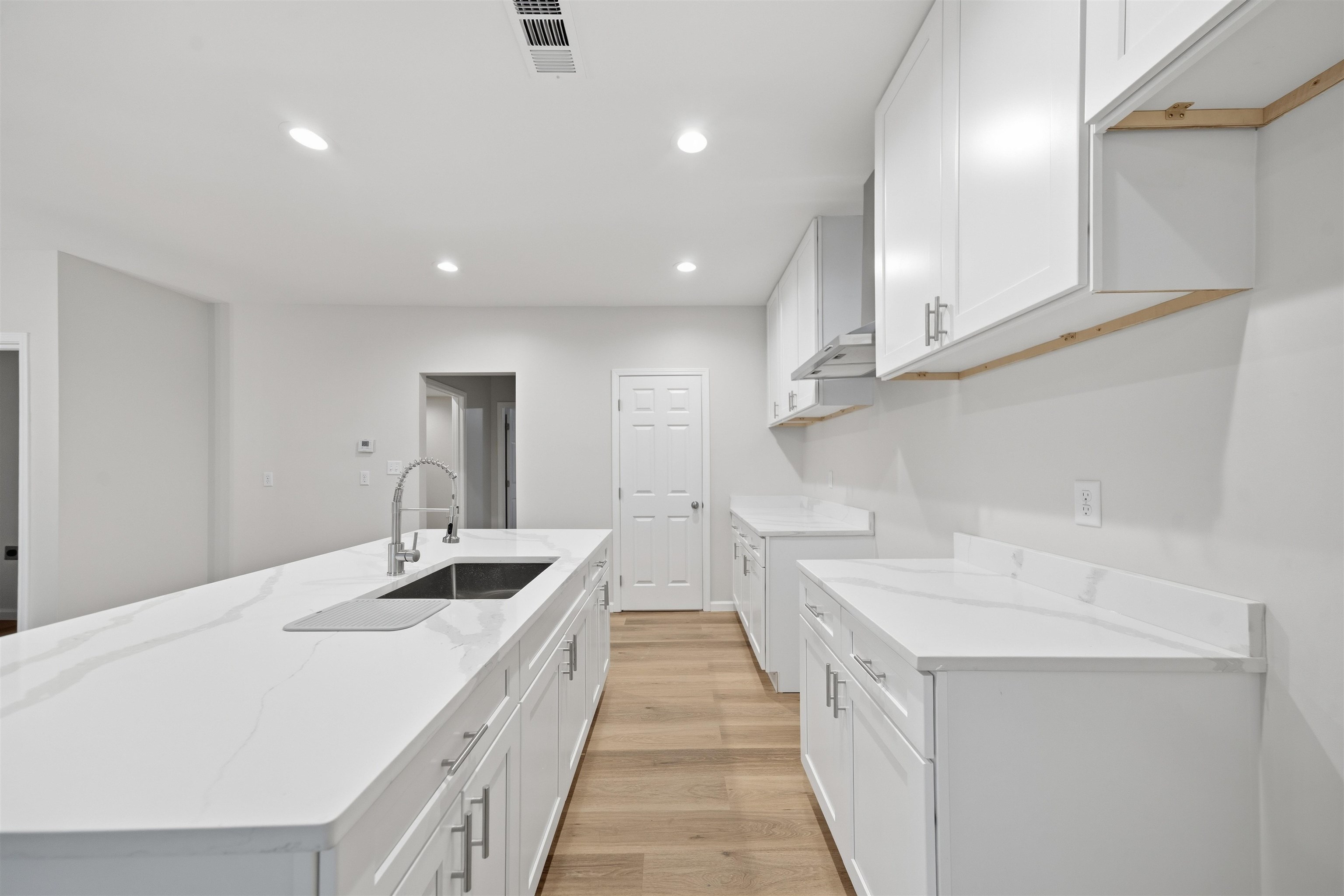 258 N Hollywood St Property Photo 9