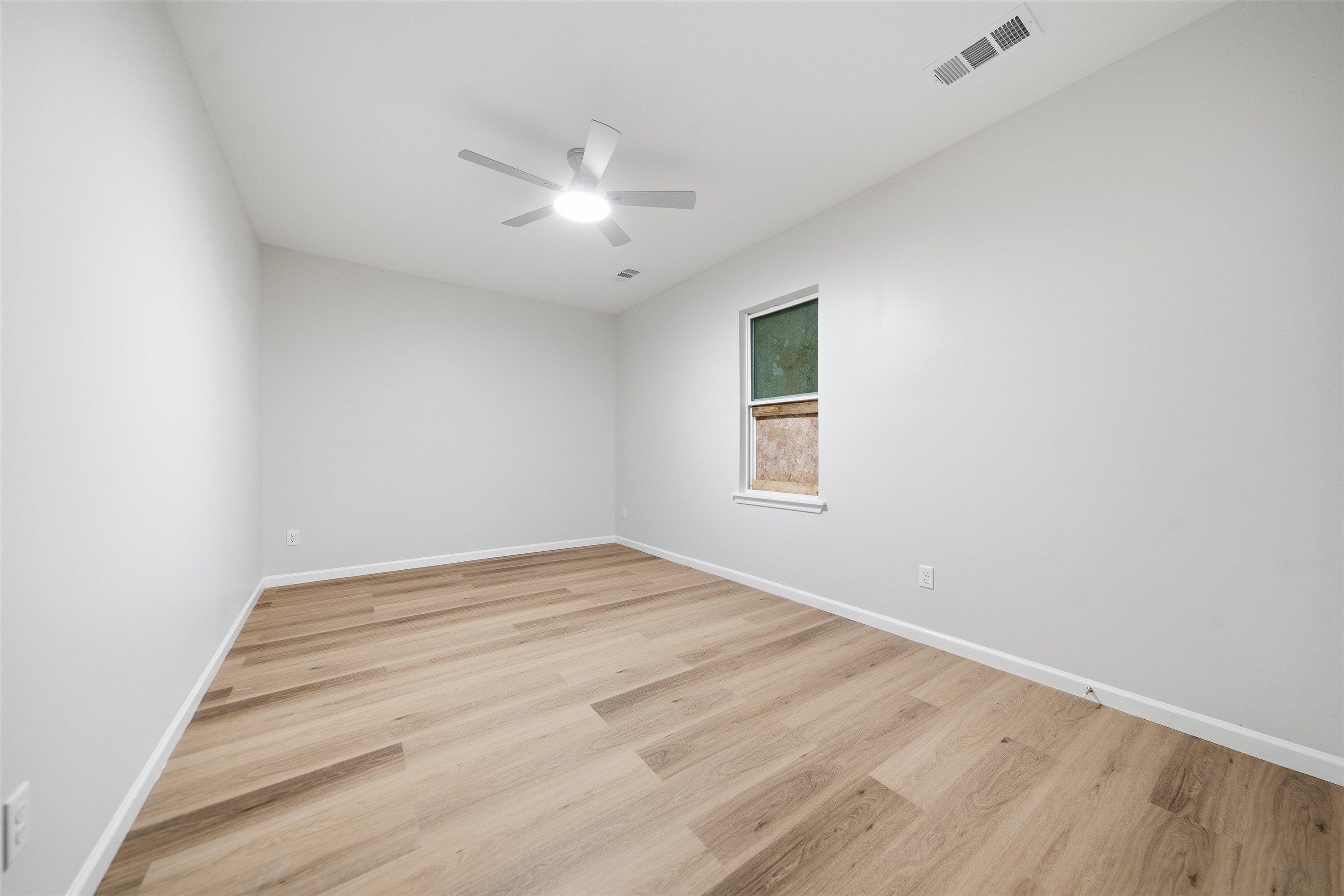 258 N Hollywood St Property Photo 10