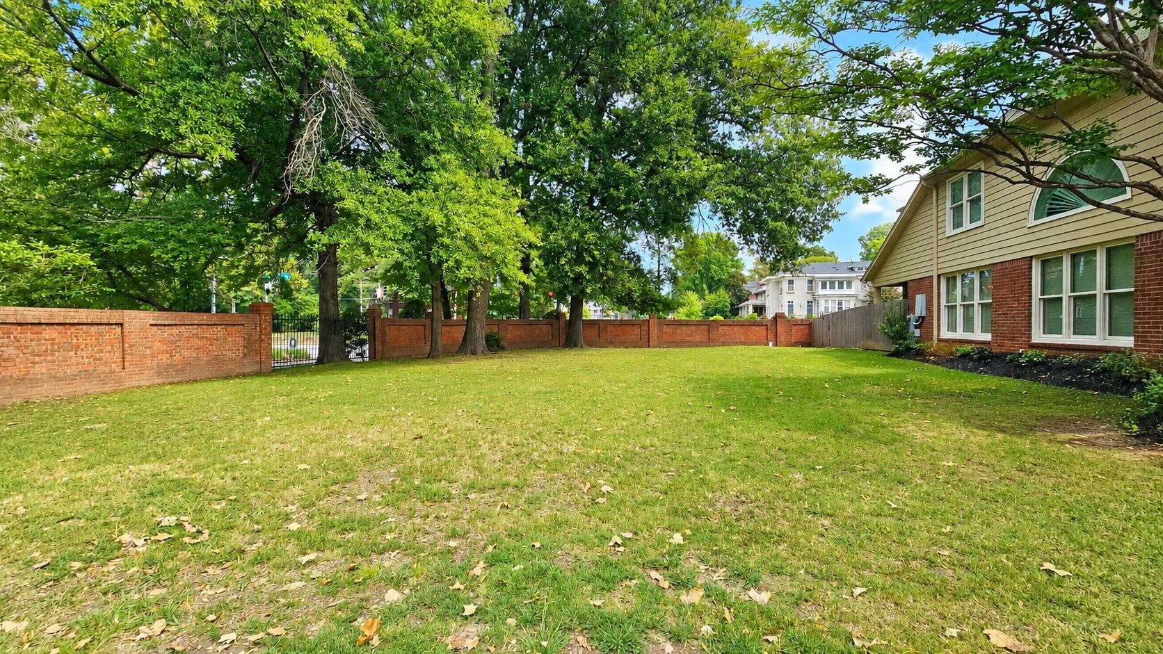 1501 Granville Ln Property Photo 2