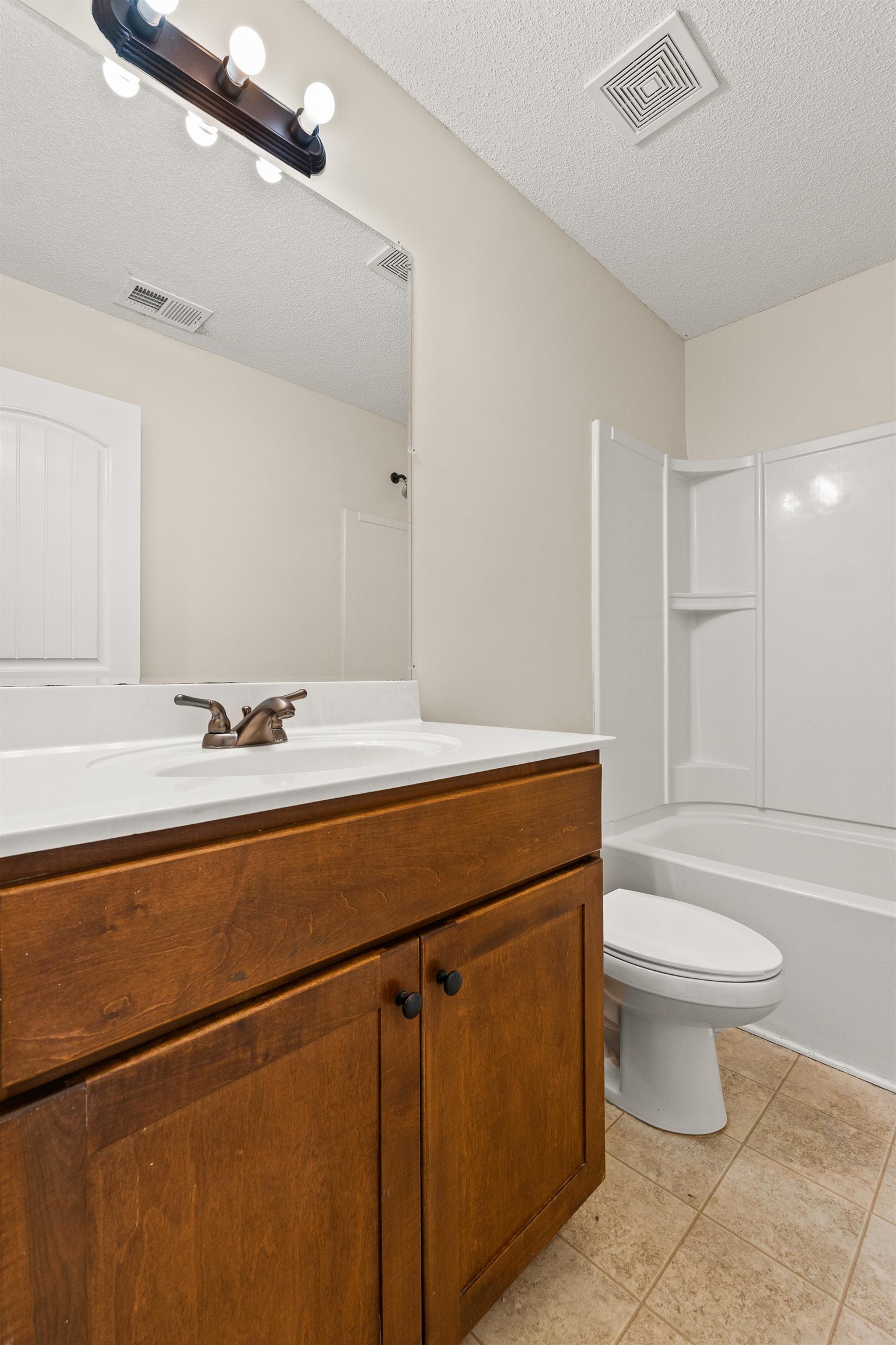 1057 Kentshire Cv Property Photo 3
