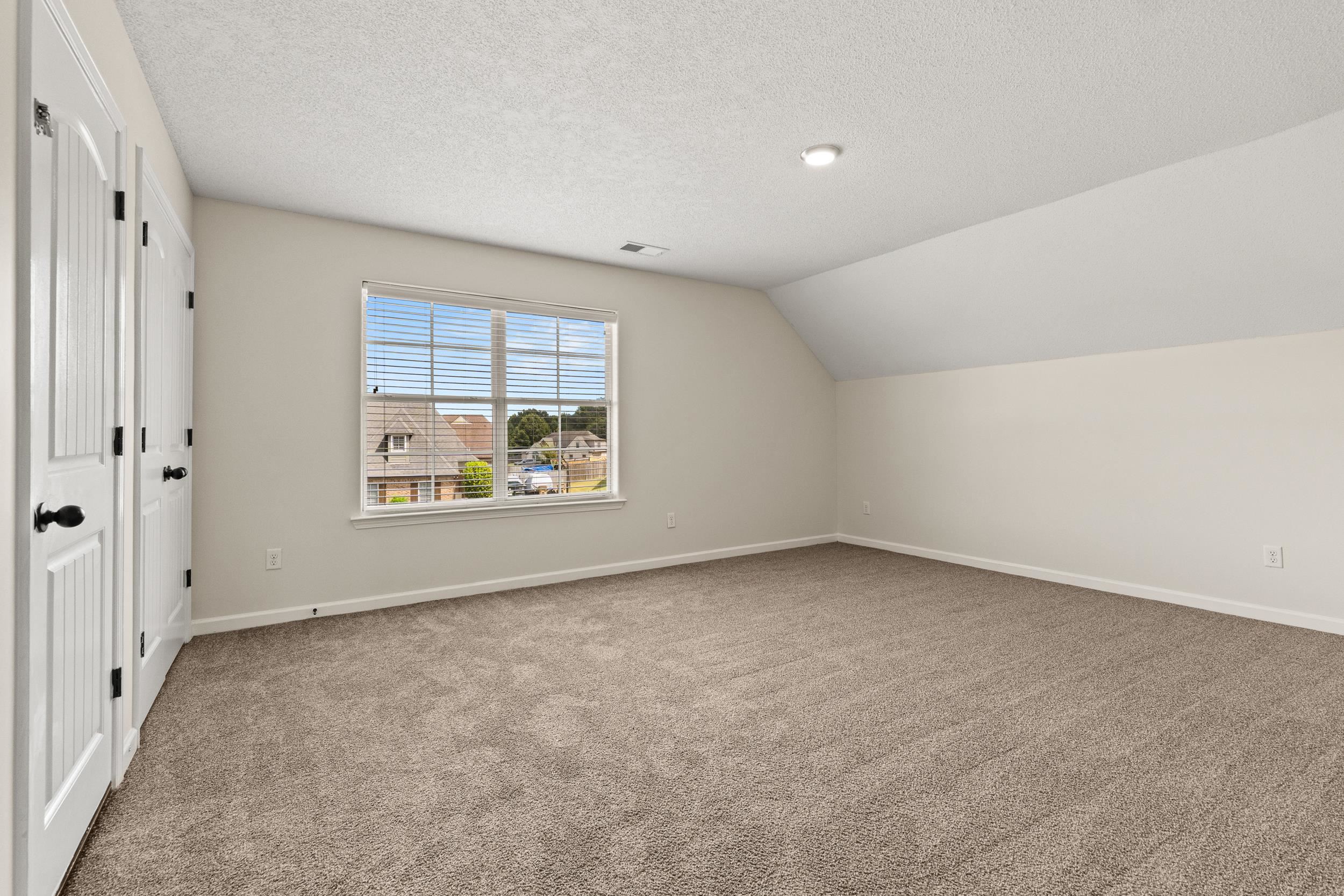 1057 Kentshire Cv Property Photo 9
