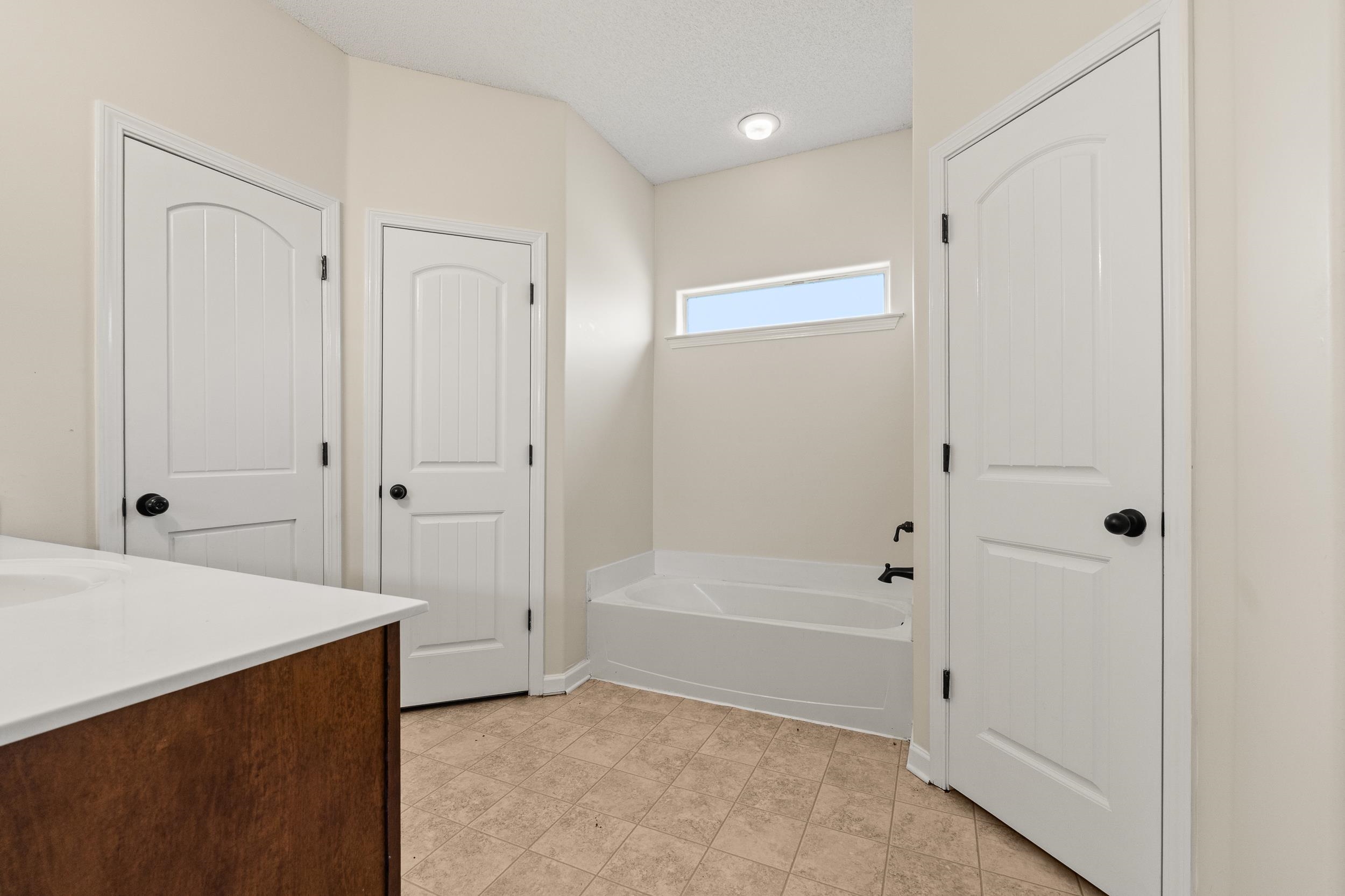 1057 Kentshire Cv Property Photo 24