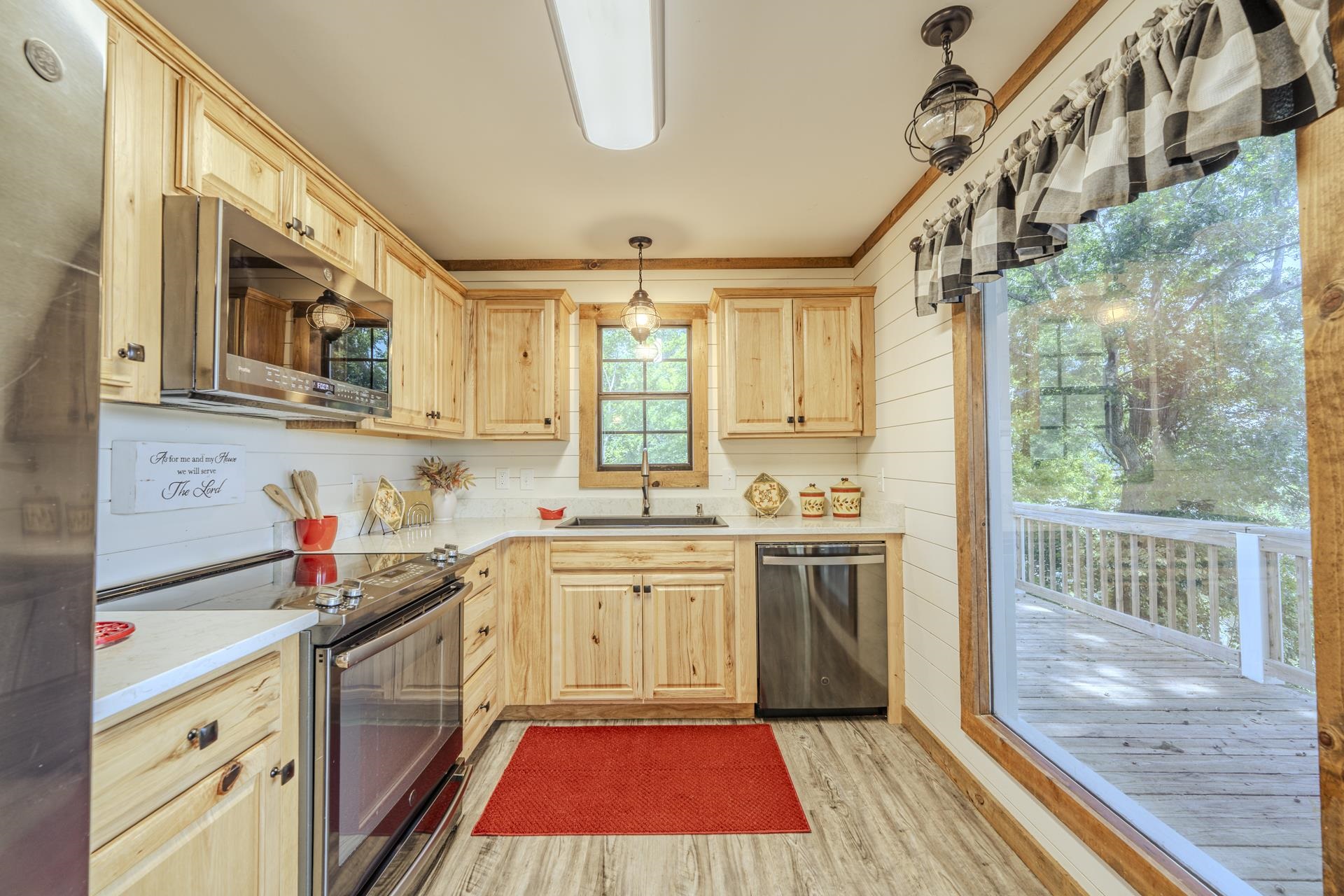 649 Narrows Ln Property Photo 4
