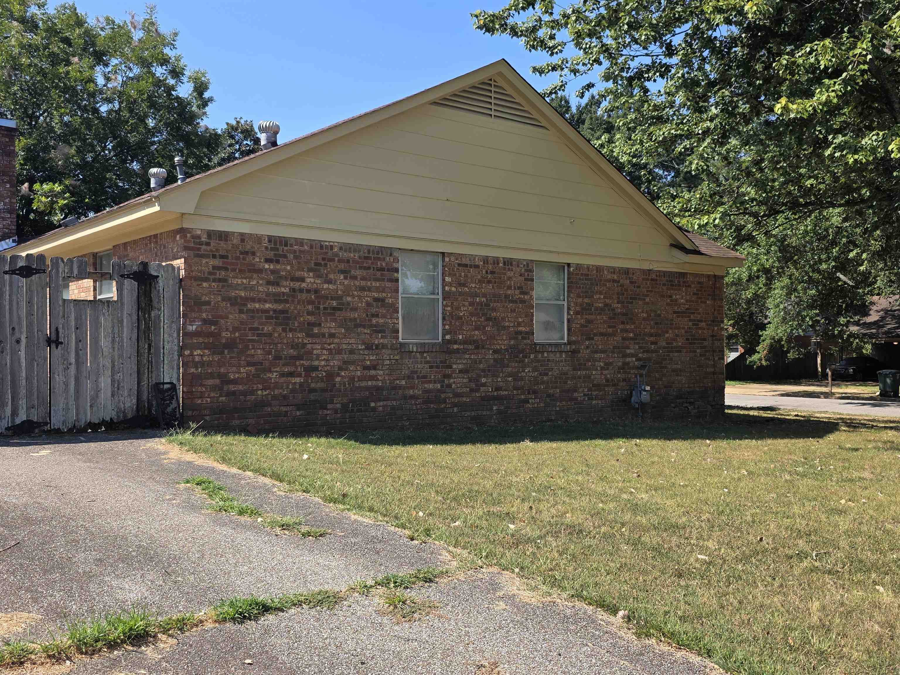 3830 Dagmar St Property Photo 2