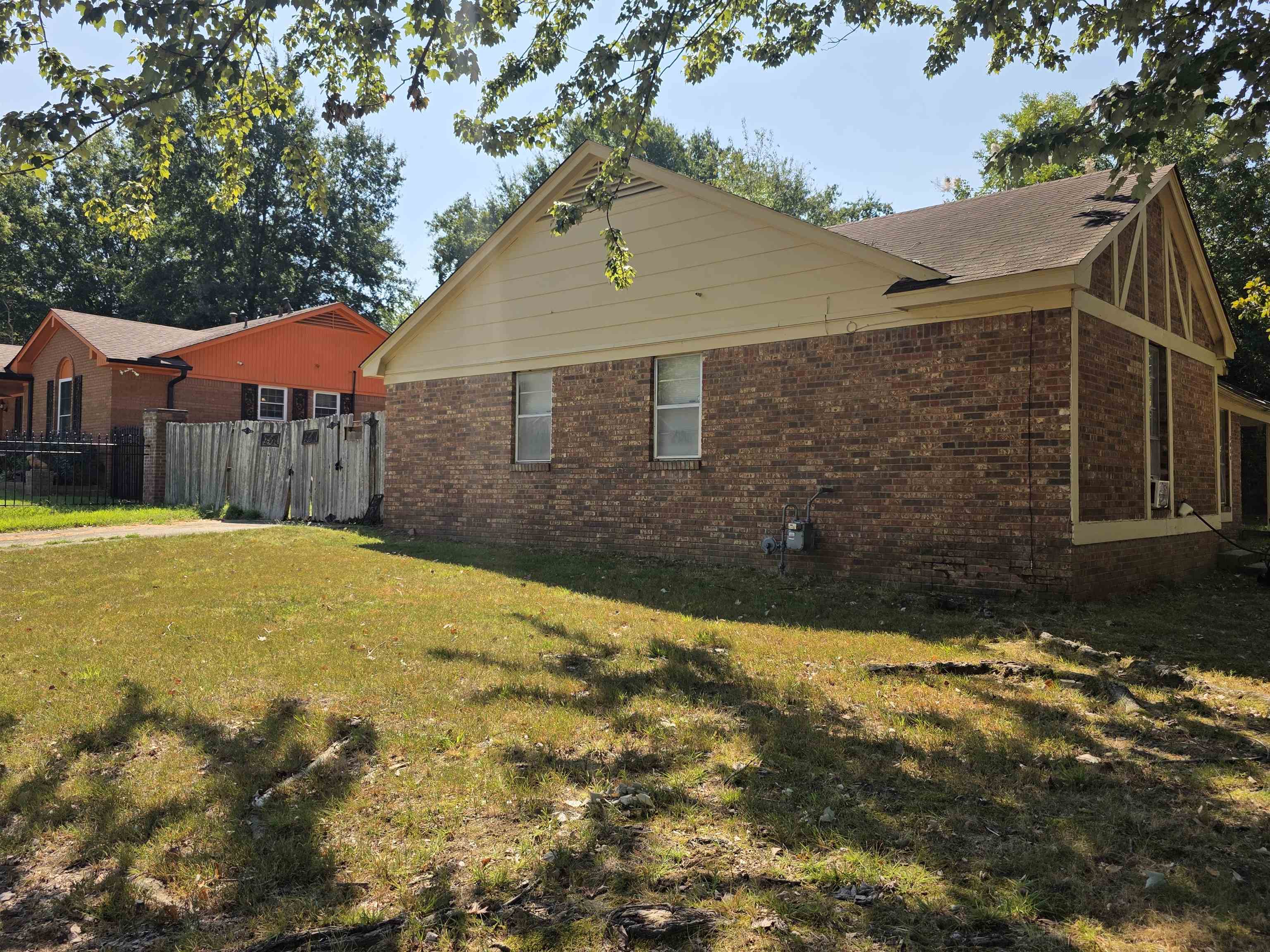 3830 Dagmar St Property Photo 3