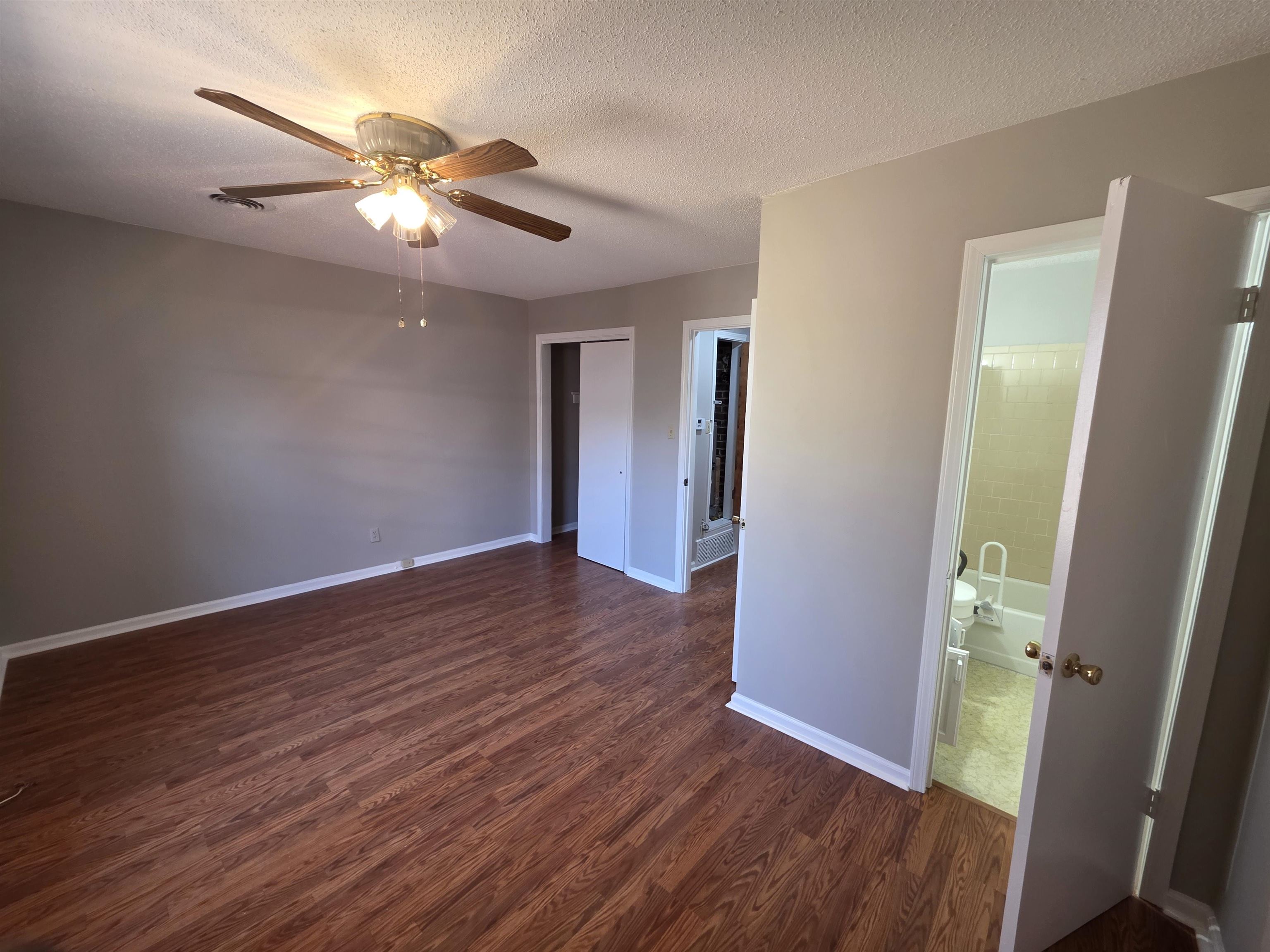 1404 Cameron St Property Photo 23