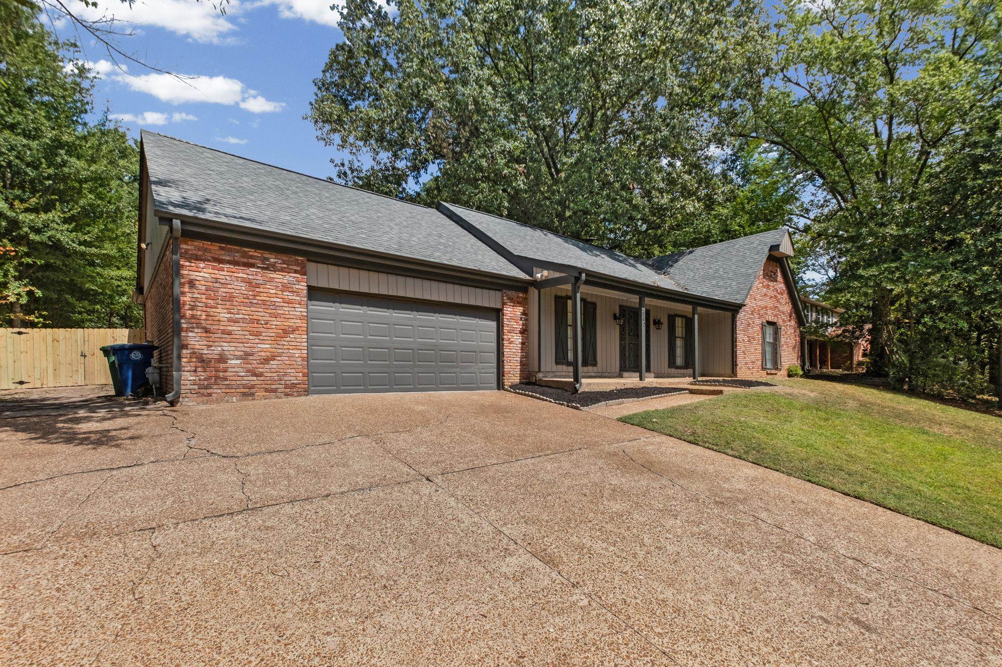 3085 Circle Gate Dr Property Photo 3