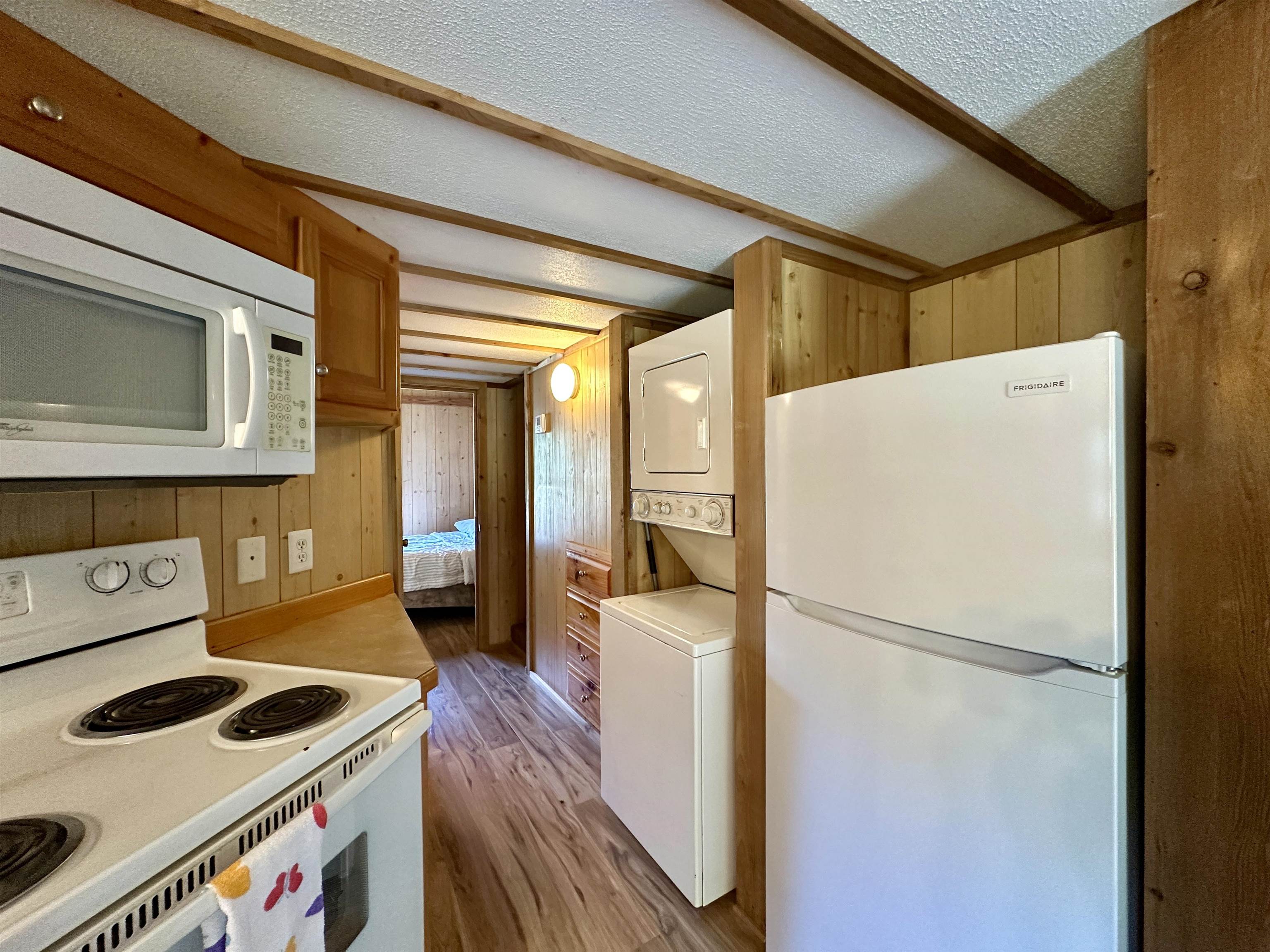 5735 Railroad St Property Photo 6