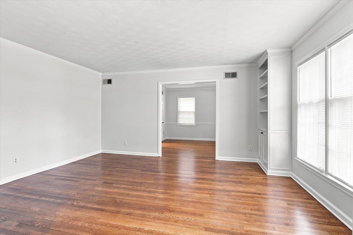 1571 Arcadia St Property Photo 3
